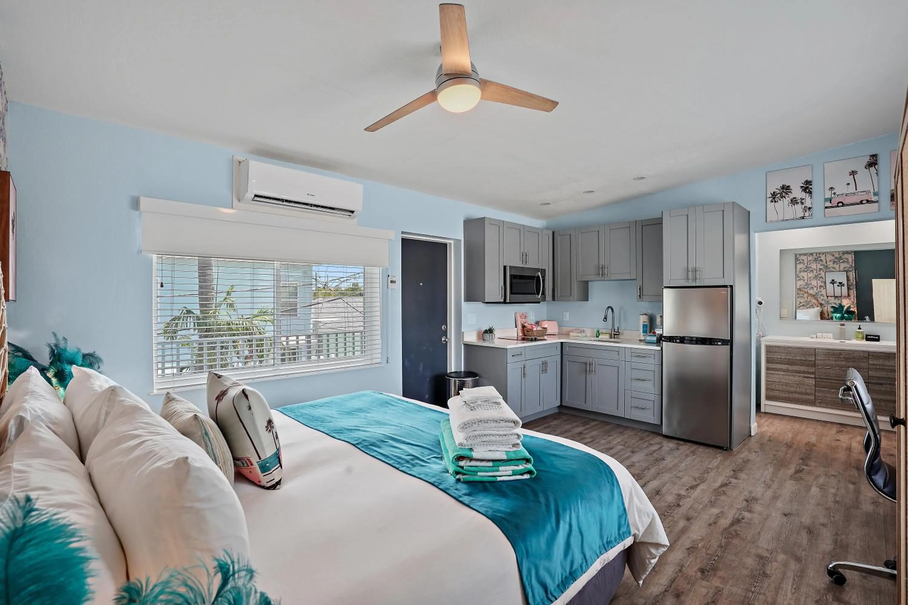 Bed in The Pearl Cabana Club