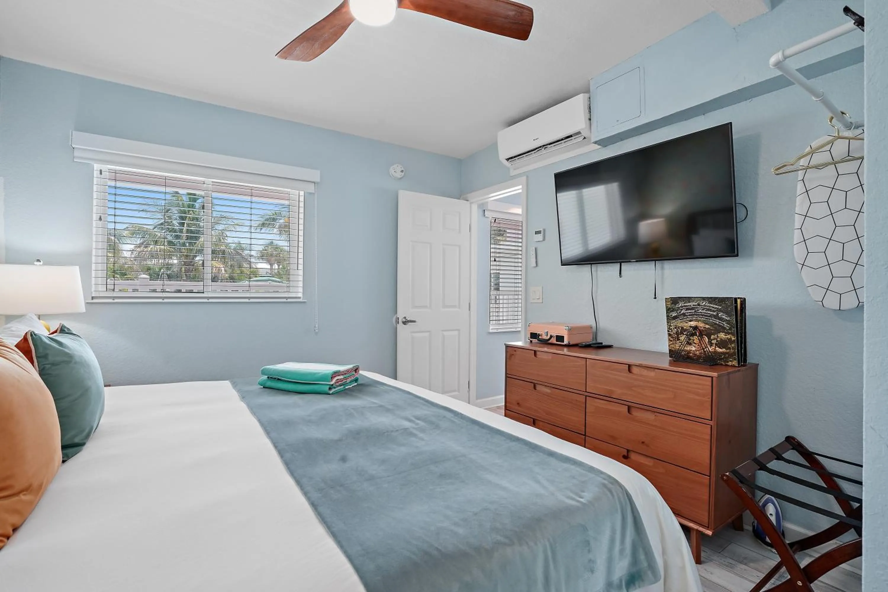 Bed in The Pearl Cabana Club
