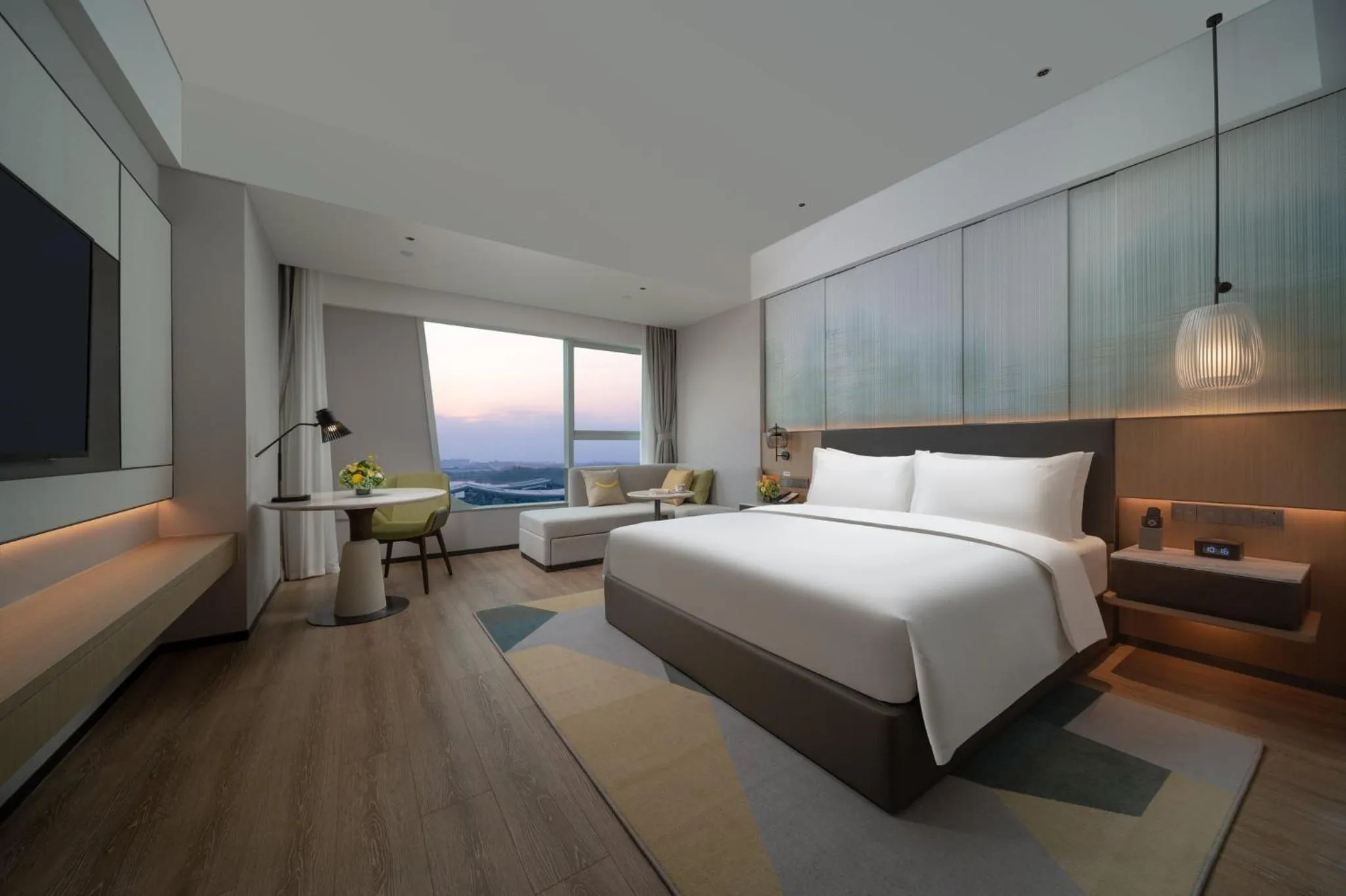 Photo of the whole room, Bed in Holiday Inn Chengdu East by IHG