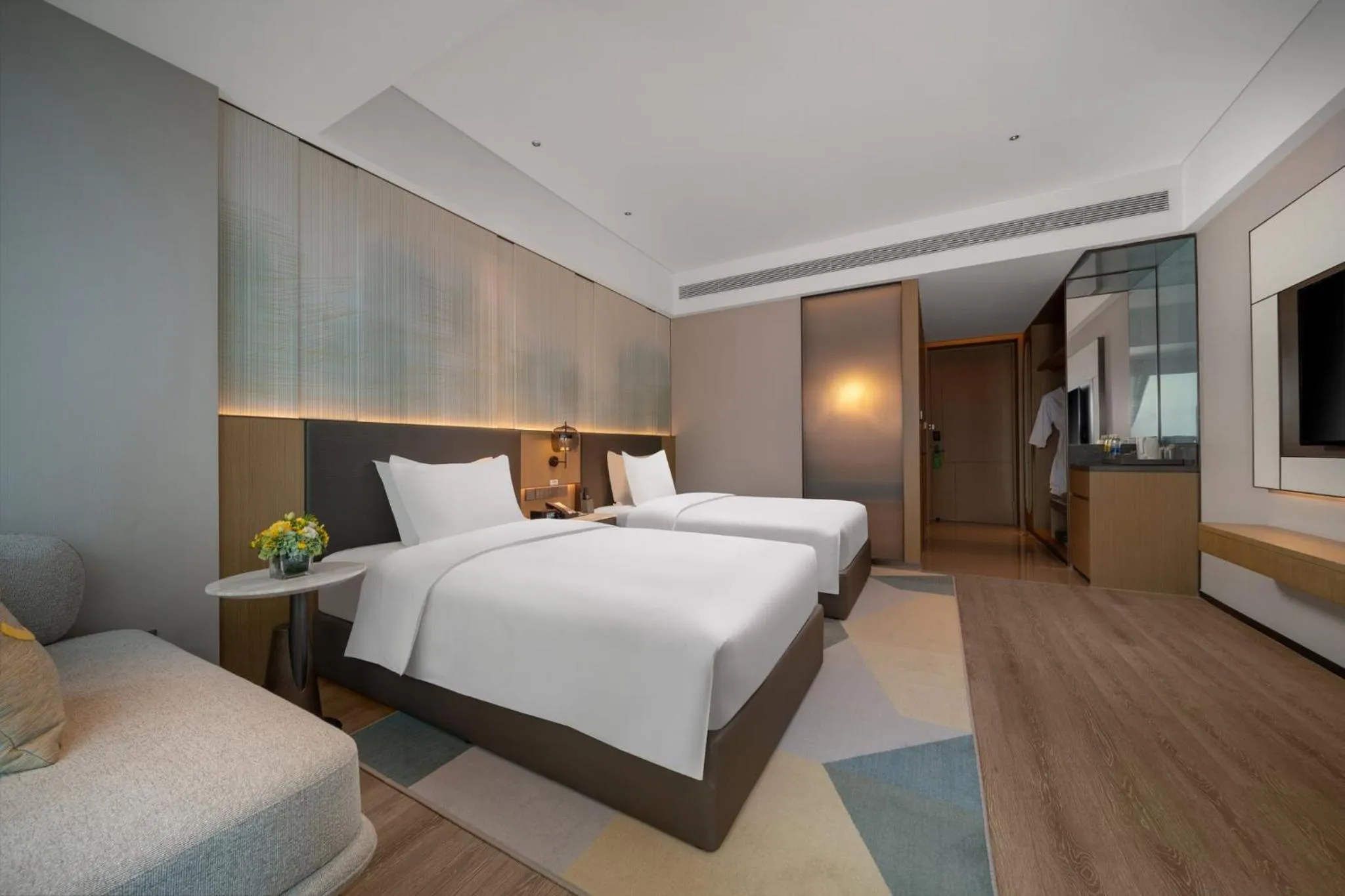 Photo of the whole room, Bed in Holiday Inn Chengdu East by IHG