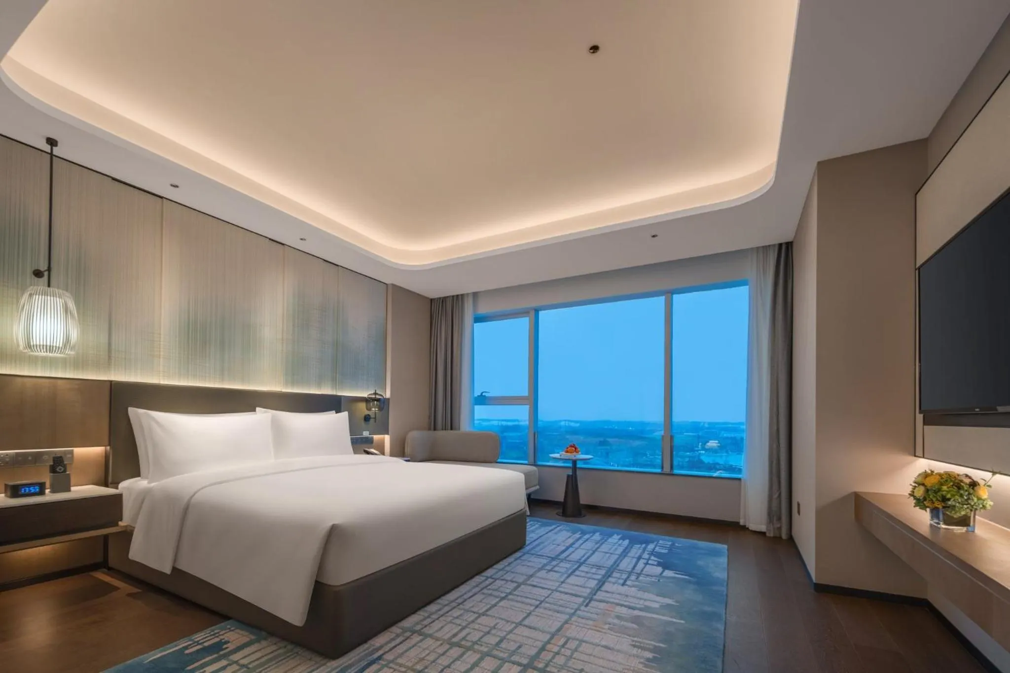 Photo of the whole room, Bed in Holiday Inn Chengdu East by IHG