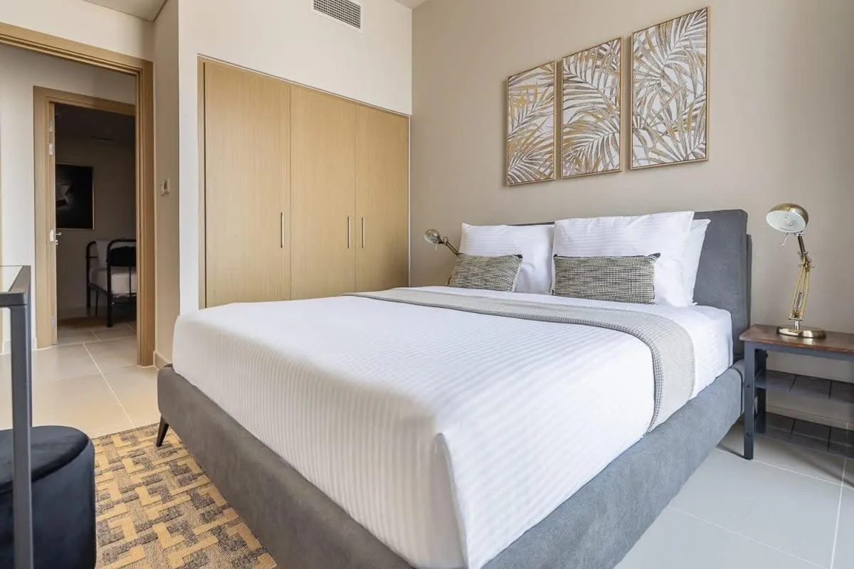 Frank Porter - Harbour Gate