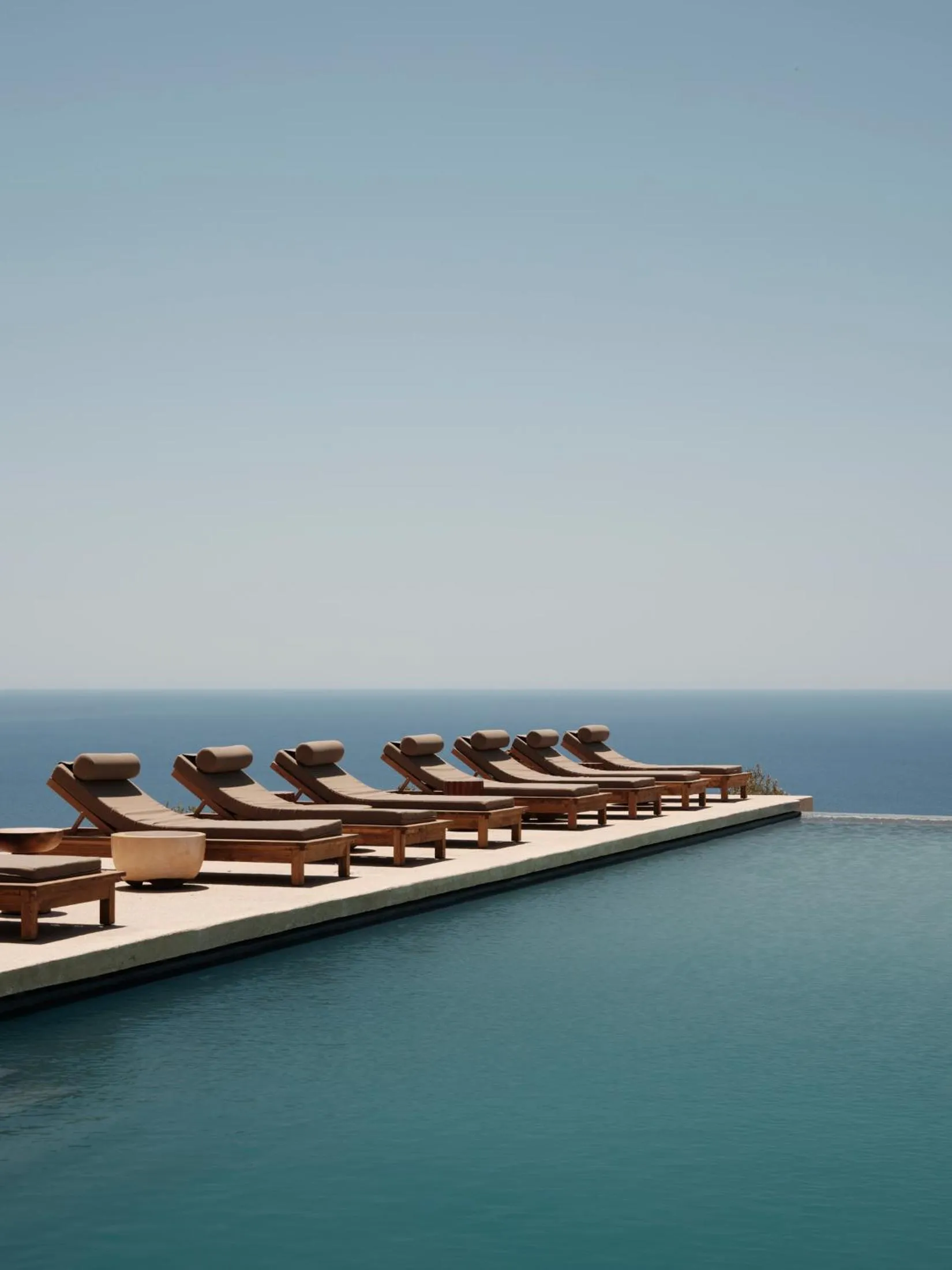 Swimming pool in Gundari