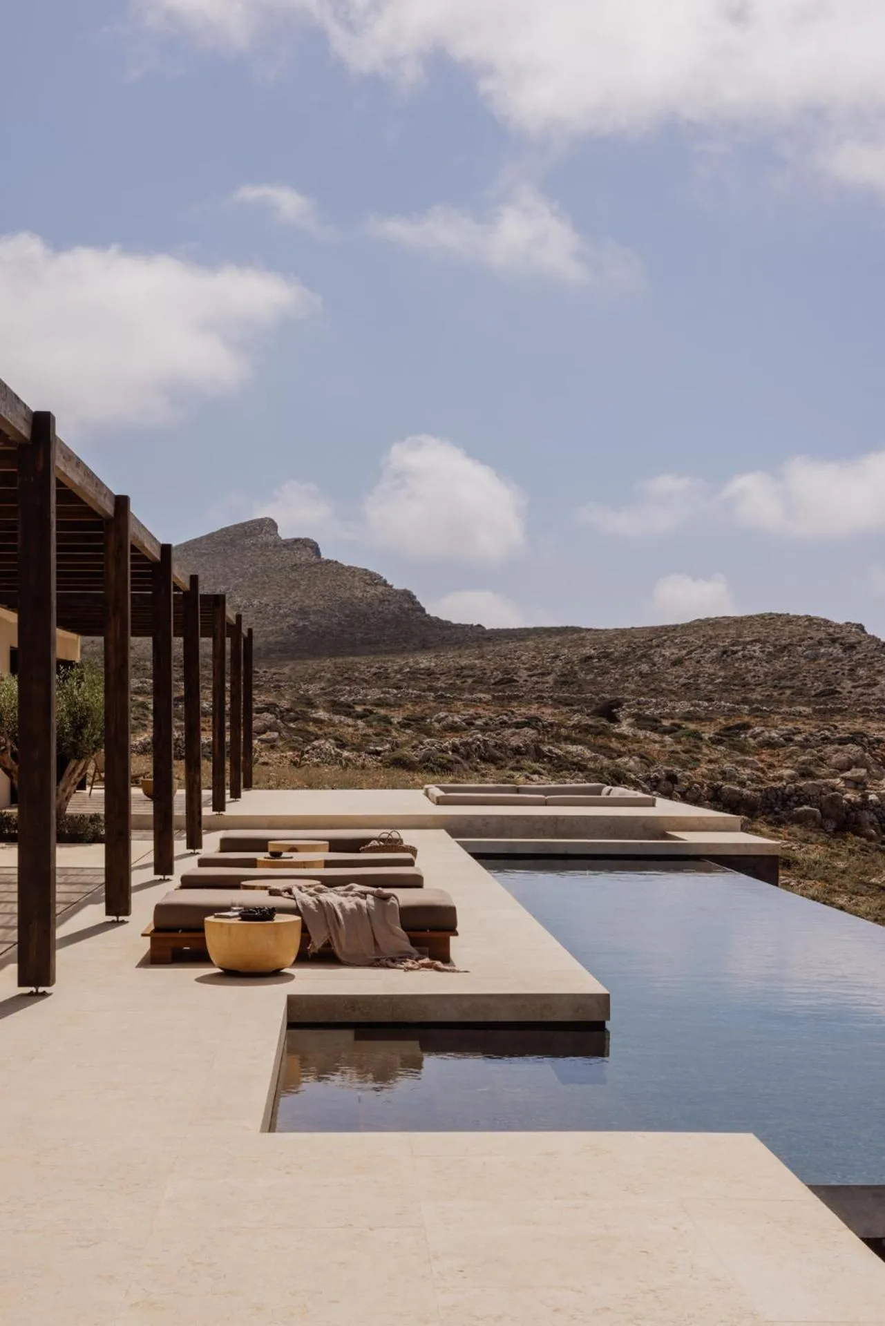 Swimming pool in Gundari