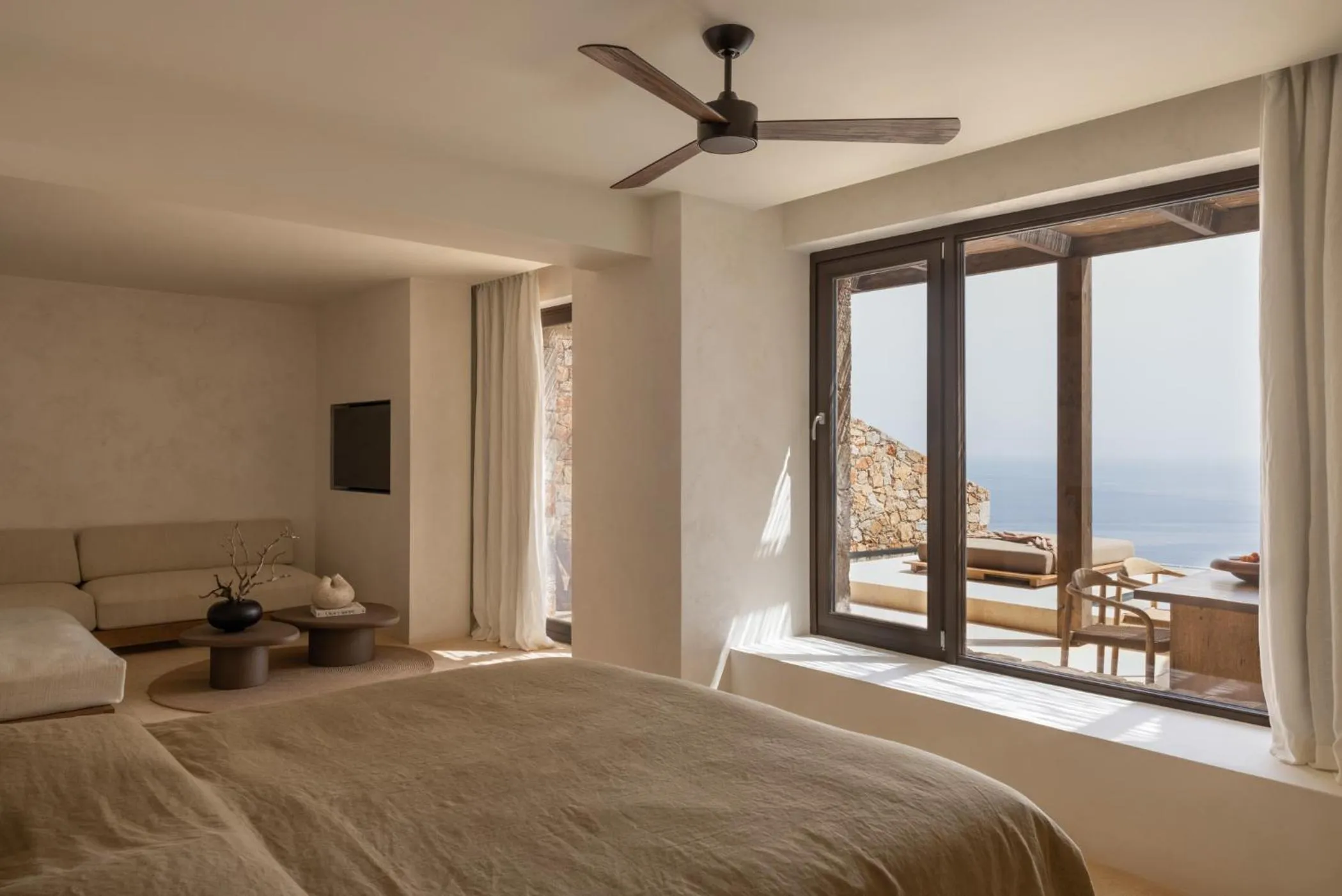 Photo of the whole room, Bed in Gundari