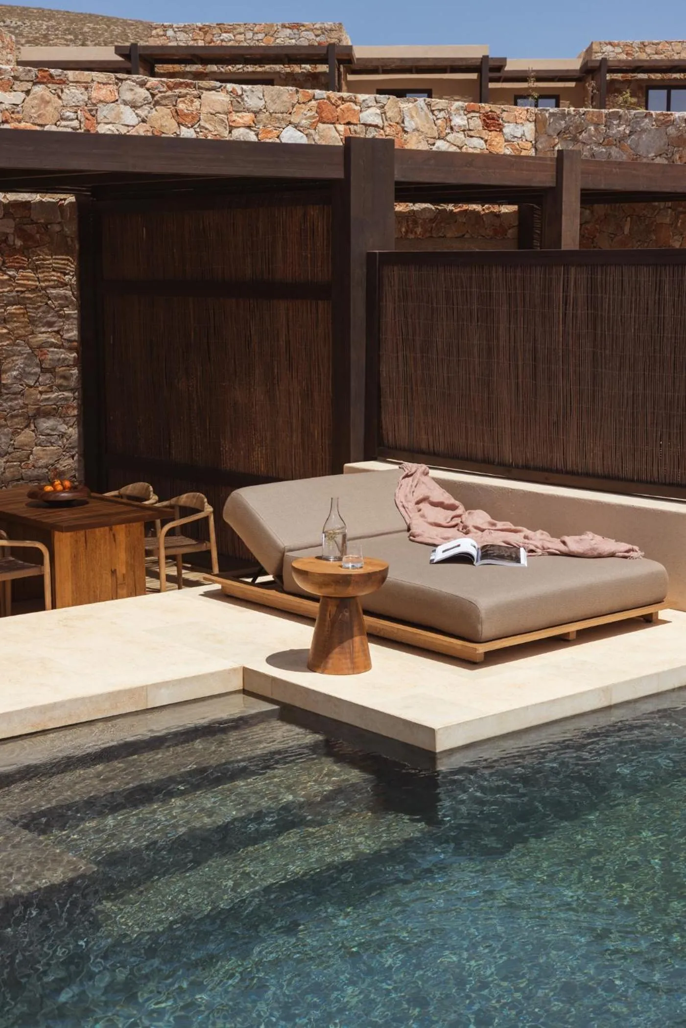 Swimming pool in Gundari