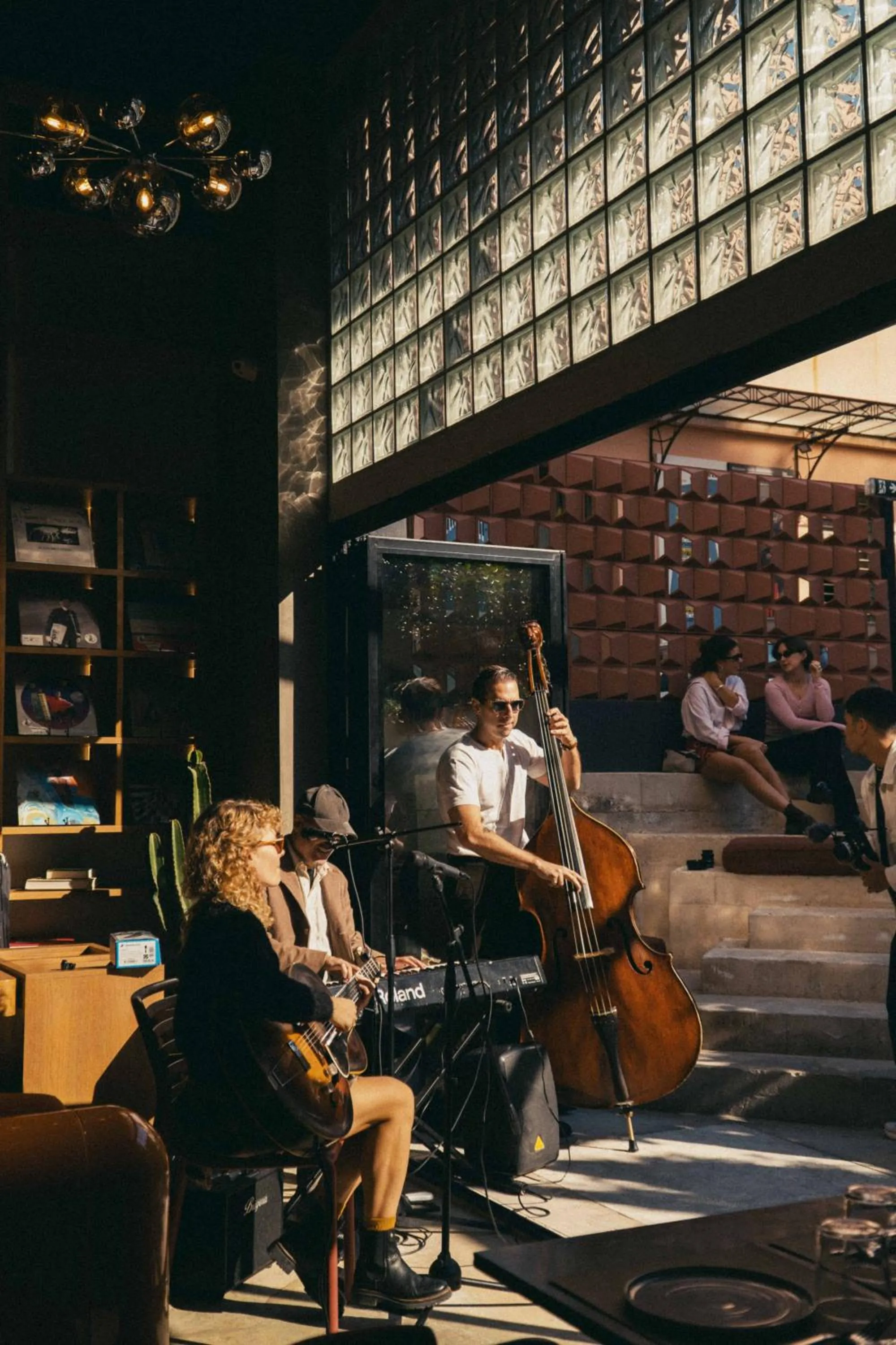 Restaurant/places to eat in Okupa