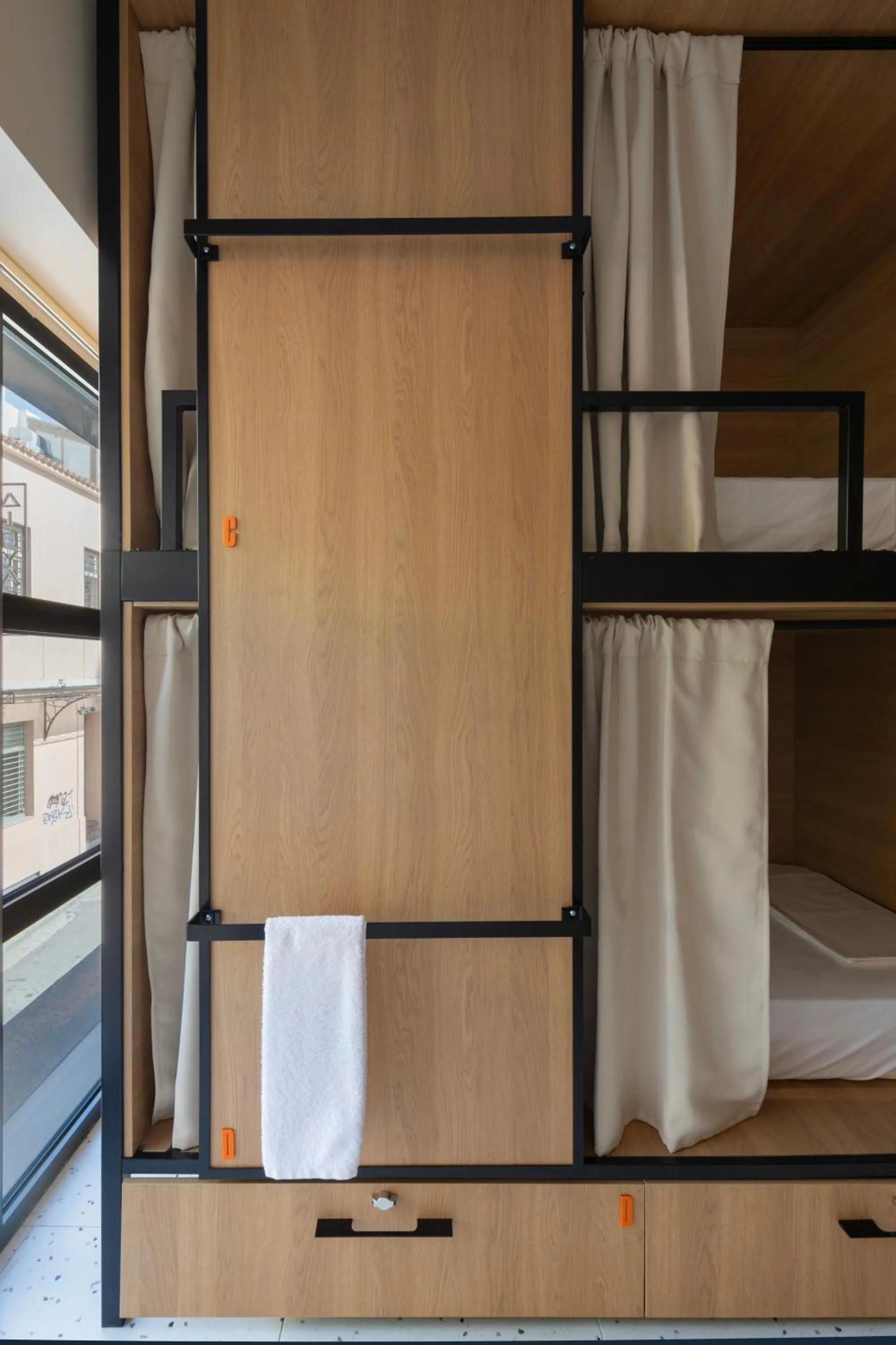 Photo of the whole room, Bed in Okupa