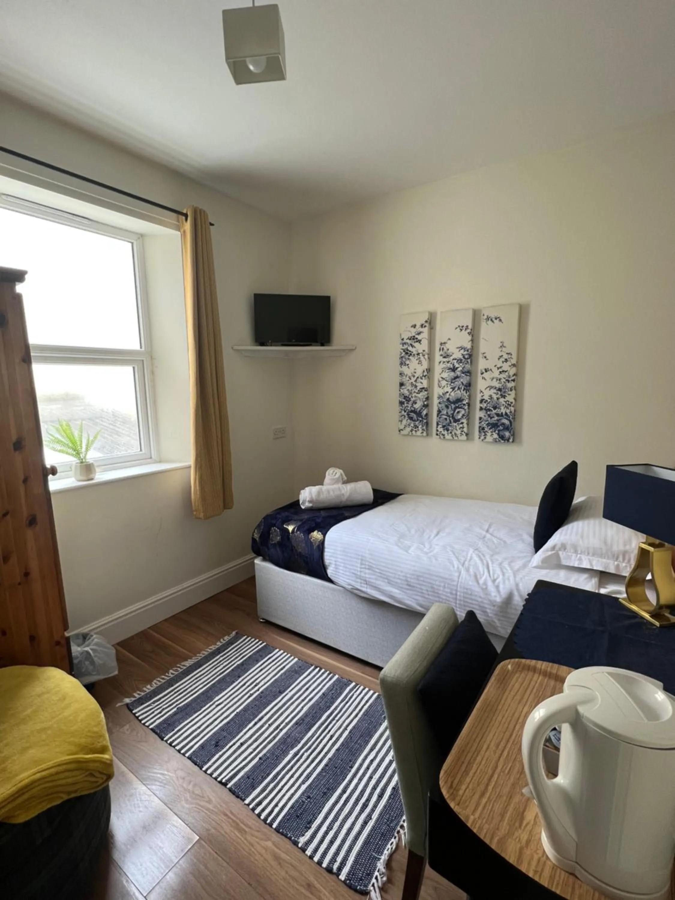 Photo of the whole room in Elizabeth Grace House