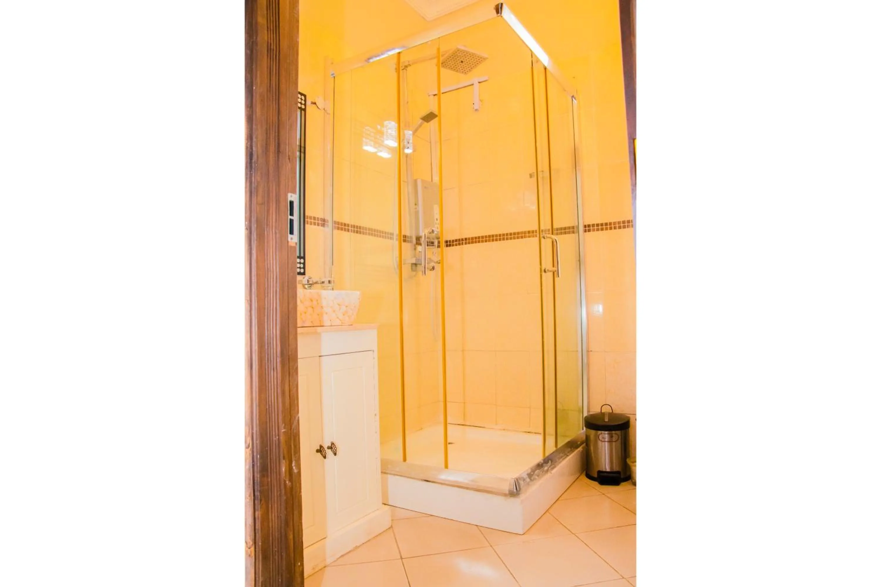 Shower in The Blixen Resort & Spa