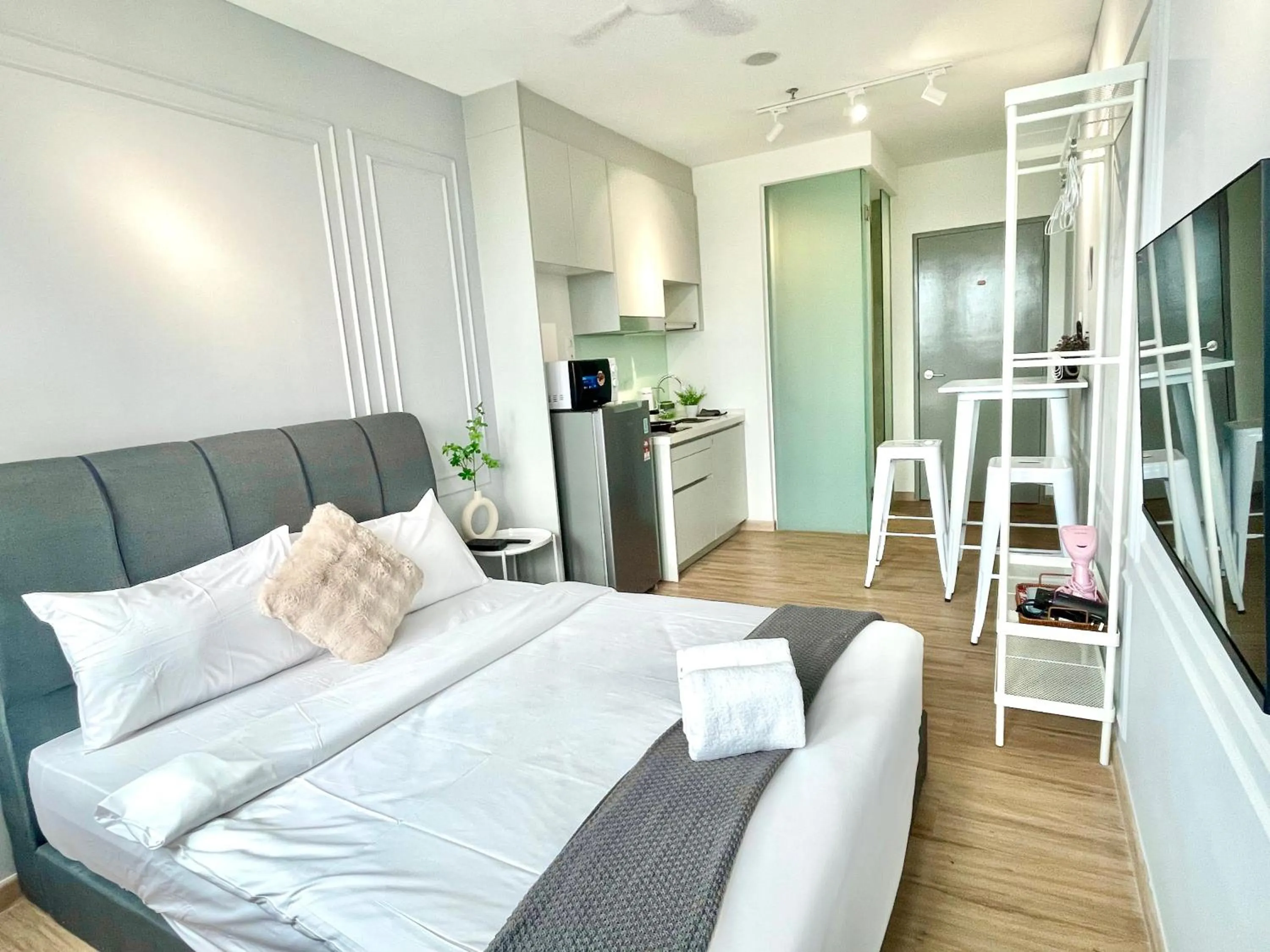 Riveria City KL Sentral by Sky Pool Minshuku