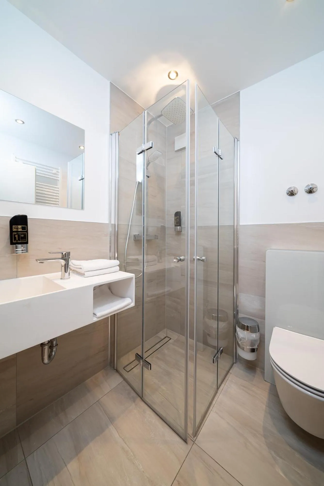 Shower in G & L Hotel Dortmund