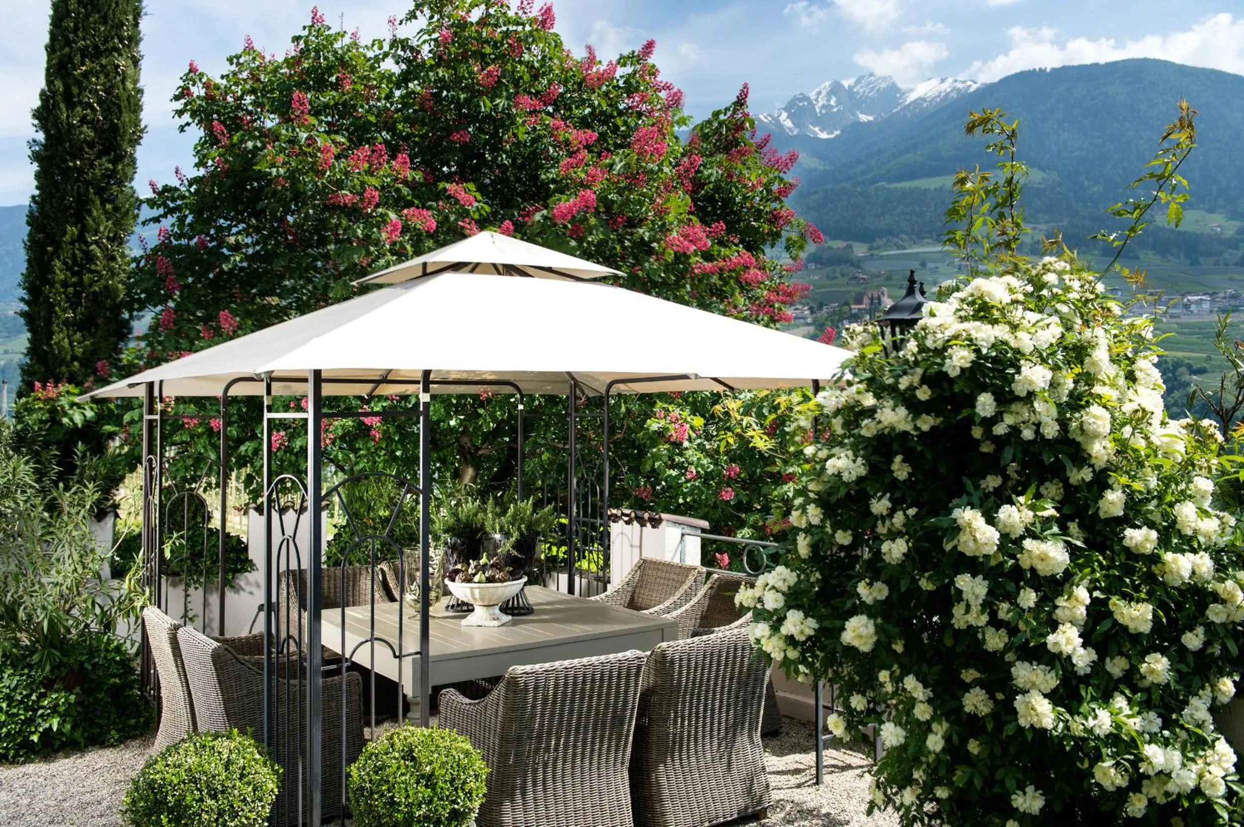 Spring in Hotel Chalet Gravenstein