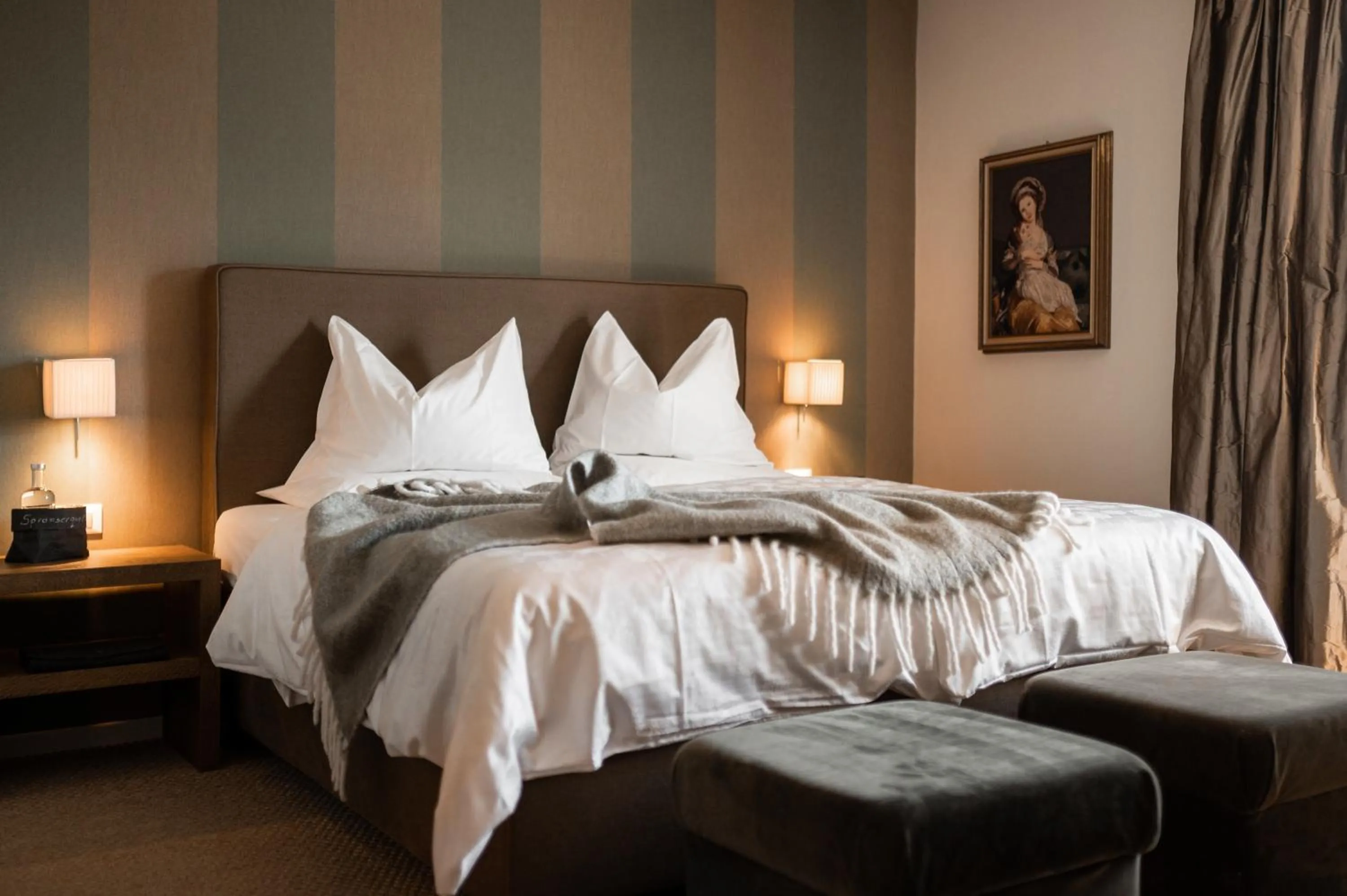 Photo of the whole room, Bed in Hotel Chalet Gravenstein