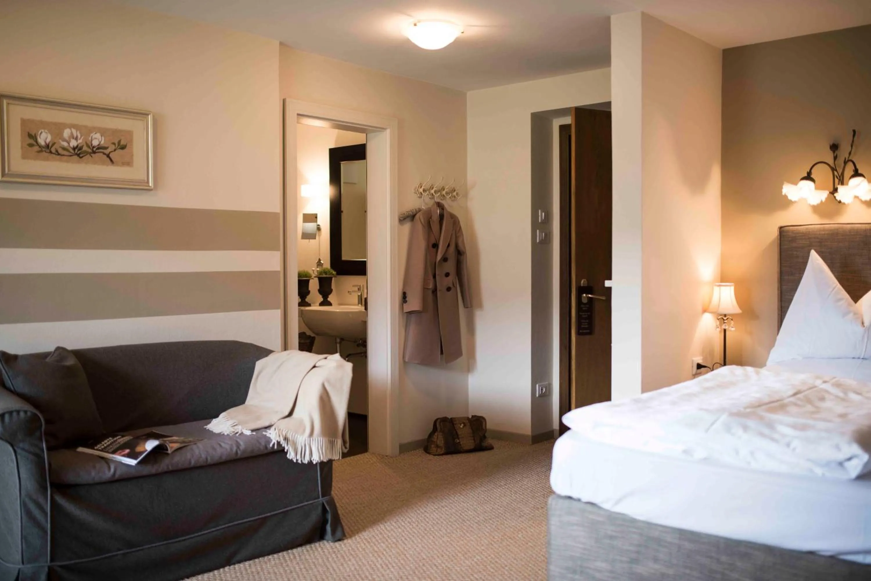 Photo of the whole room, Bed in Hotel Chalet Gravenstein