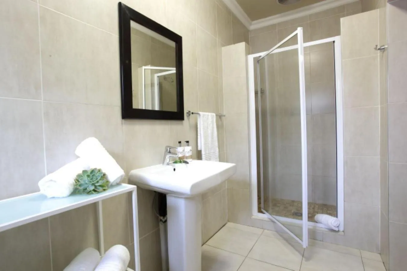 Shower in Celtis Country Lodge & Restaurant