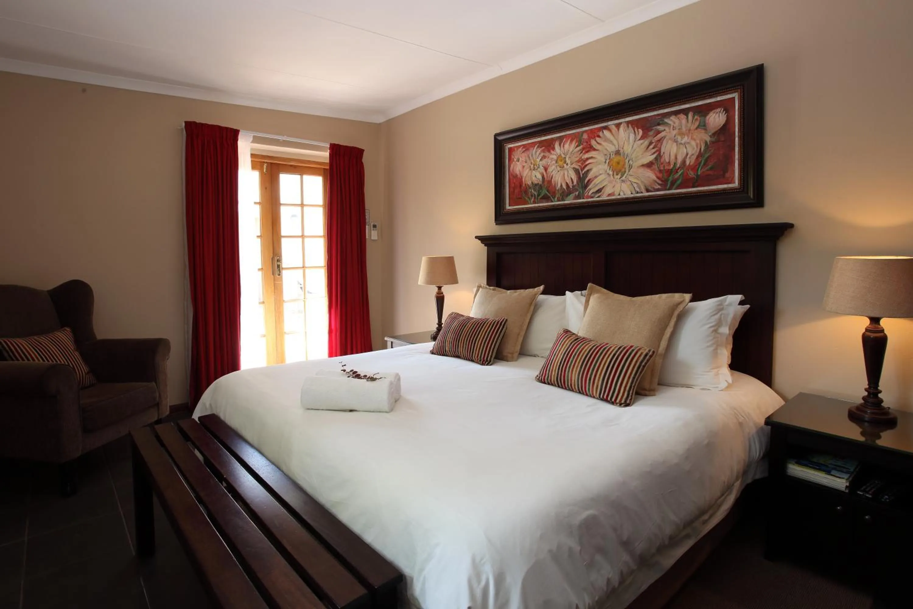 Shower, Bed in Celtis Country Lodge & Restaurant