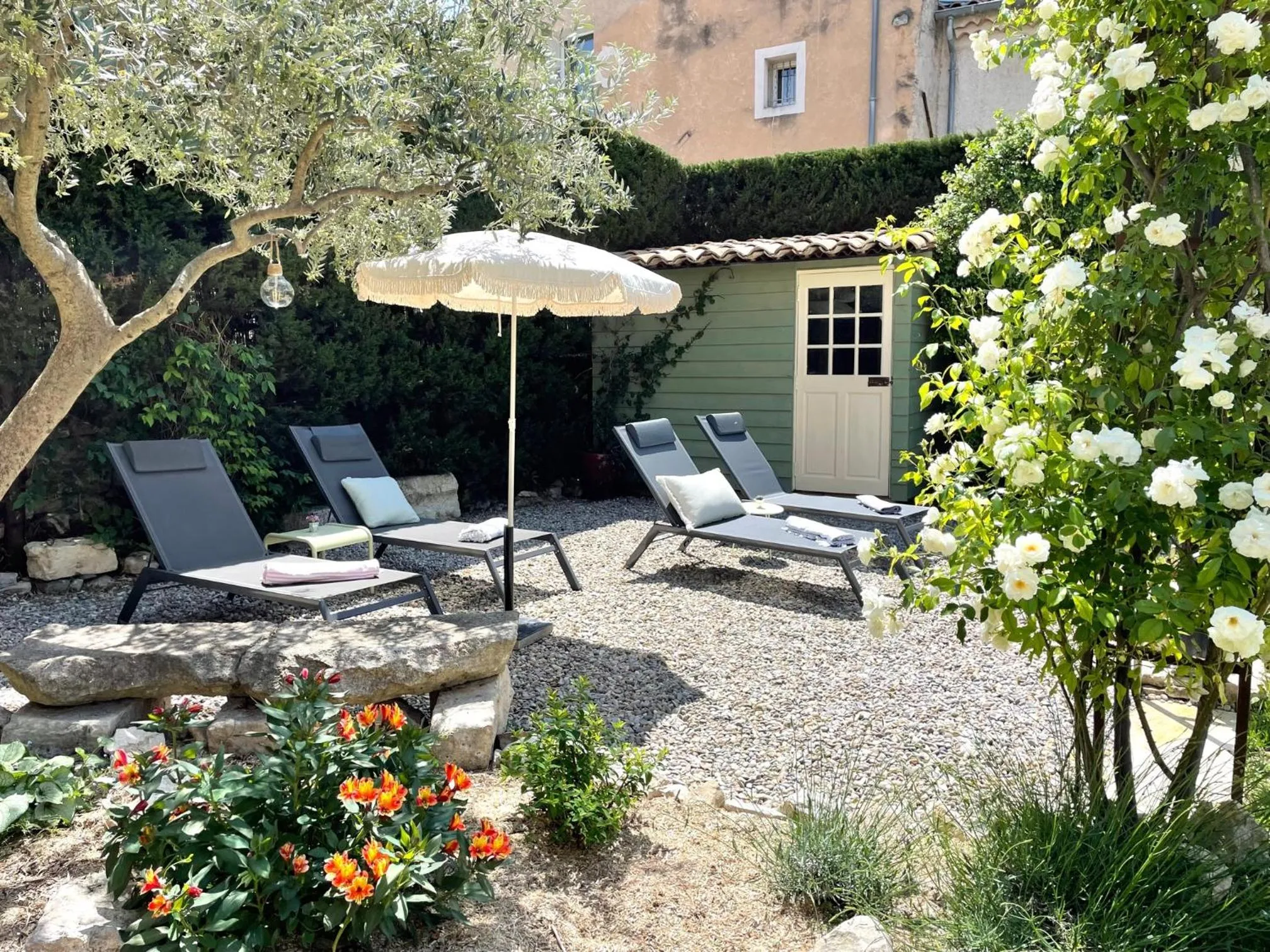Property building in B&B Temps Suspendu Provence