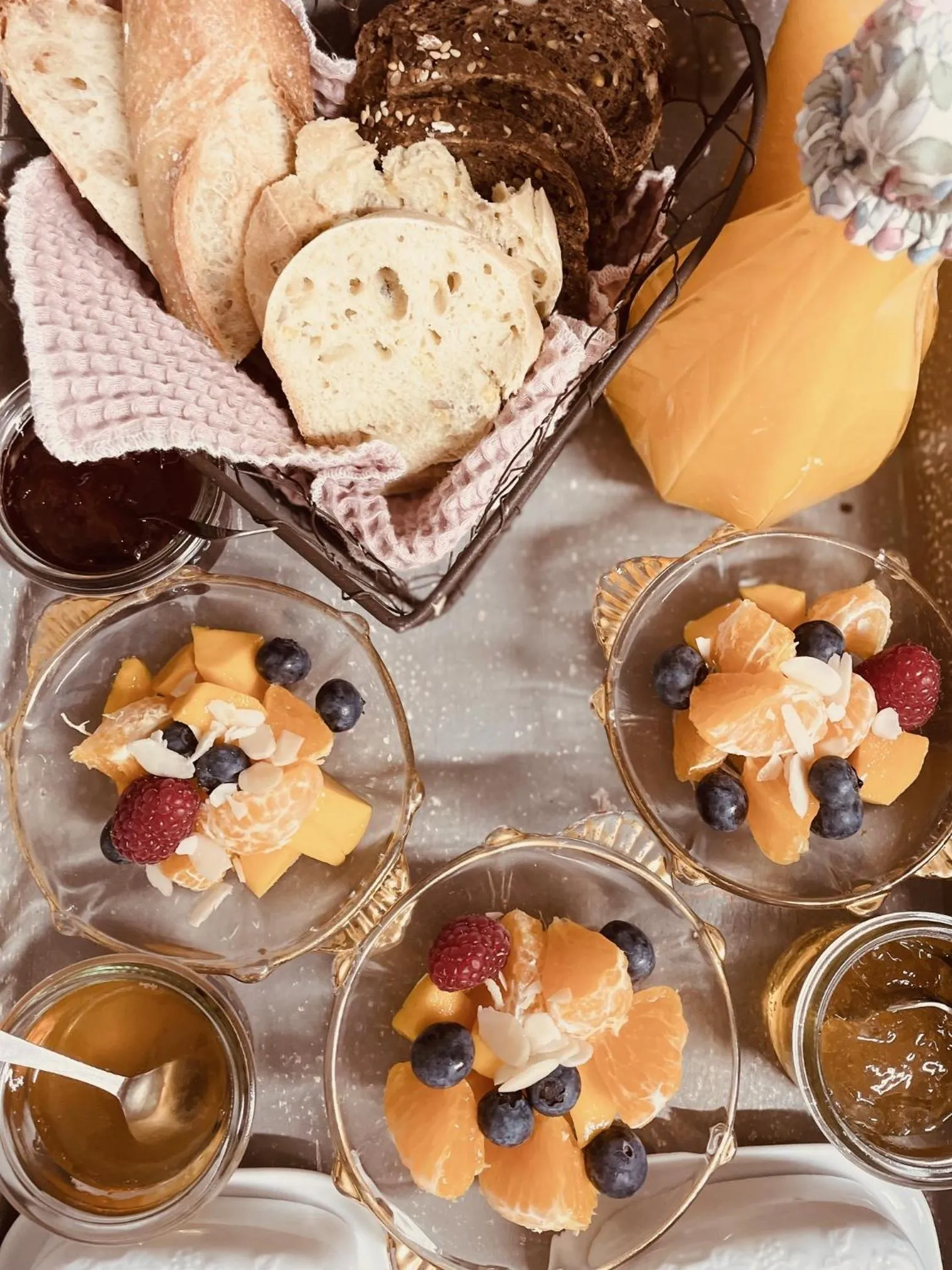 Food and drinks in B&B Temps Suspendu Provence