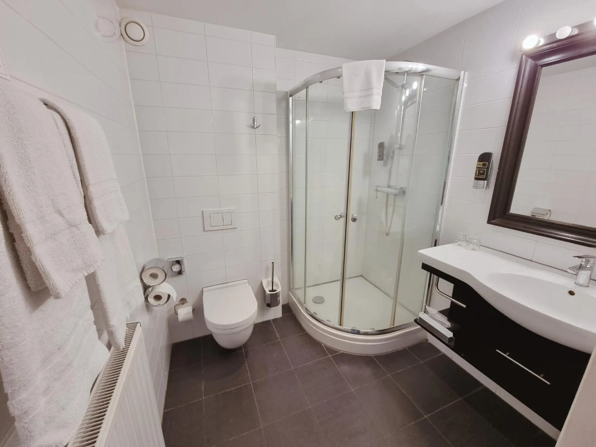 Bathroom in Saillant Hotel Gulpenerland - Auping Hotel Partner