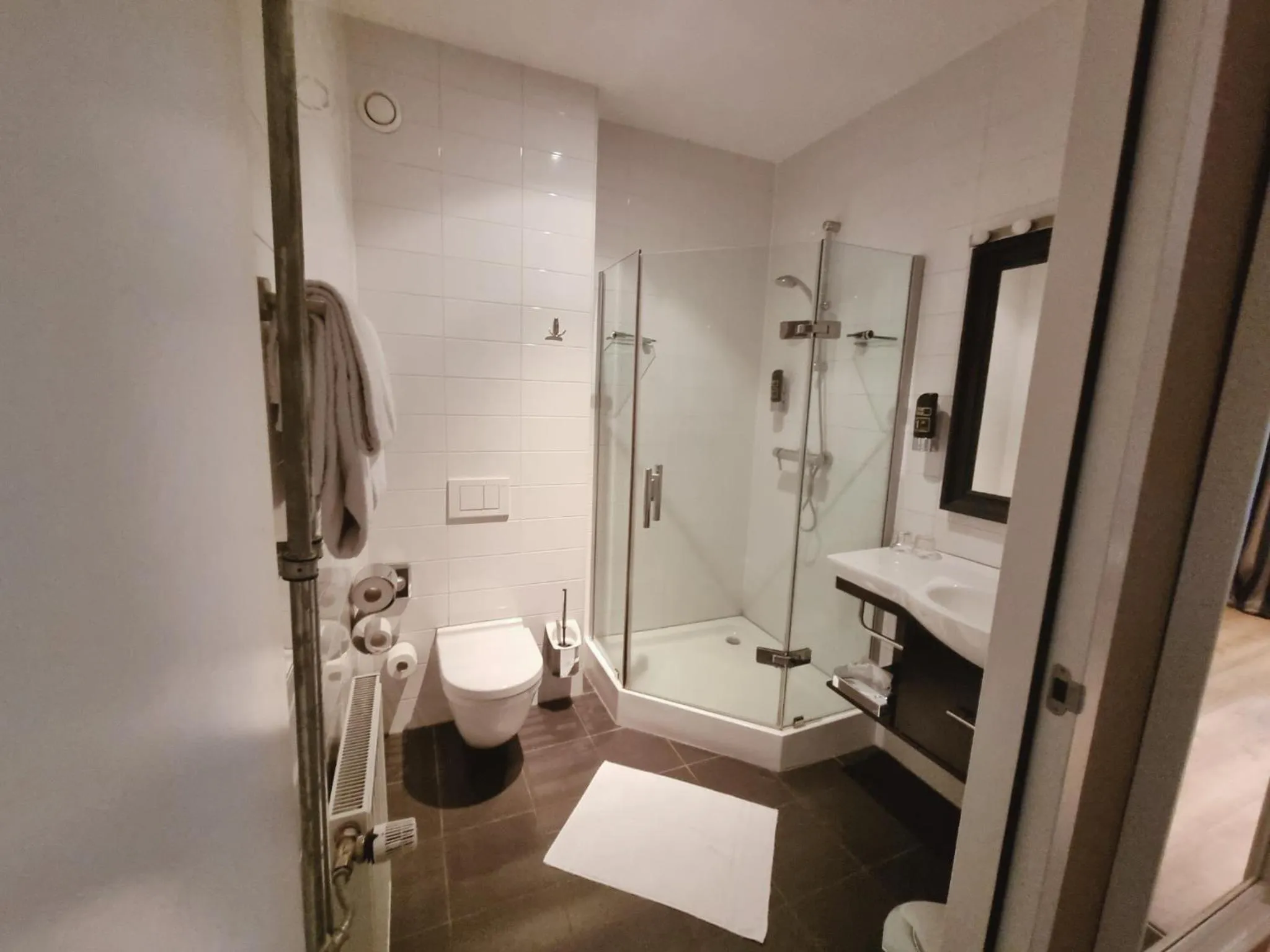 Bathroom in Saillant Hotel Gulpenerland - Auping Hotel Partner