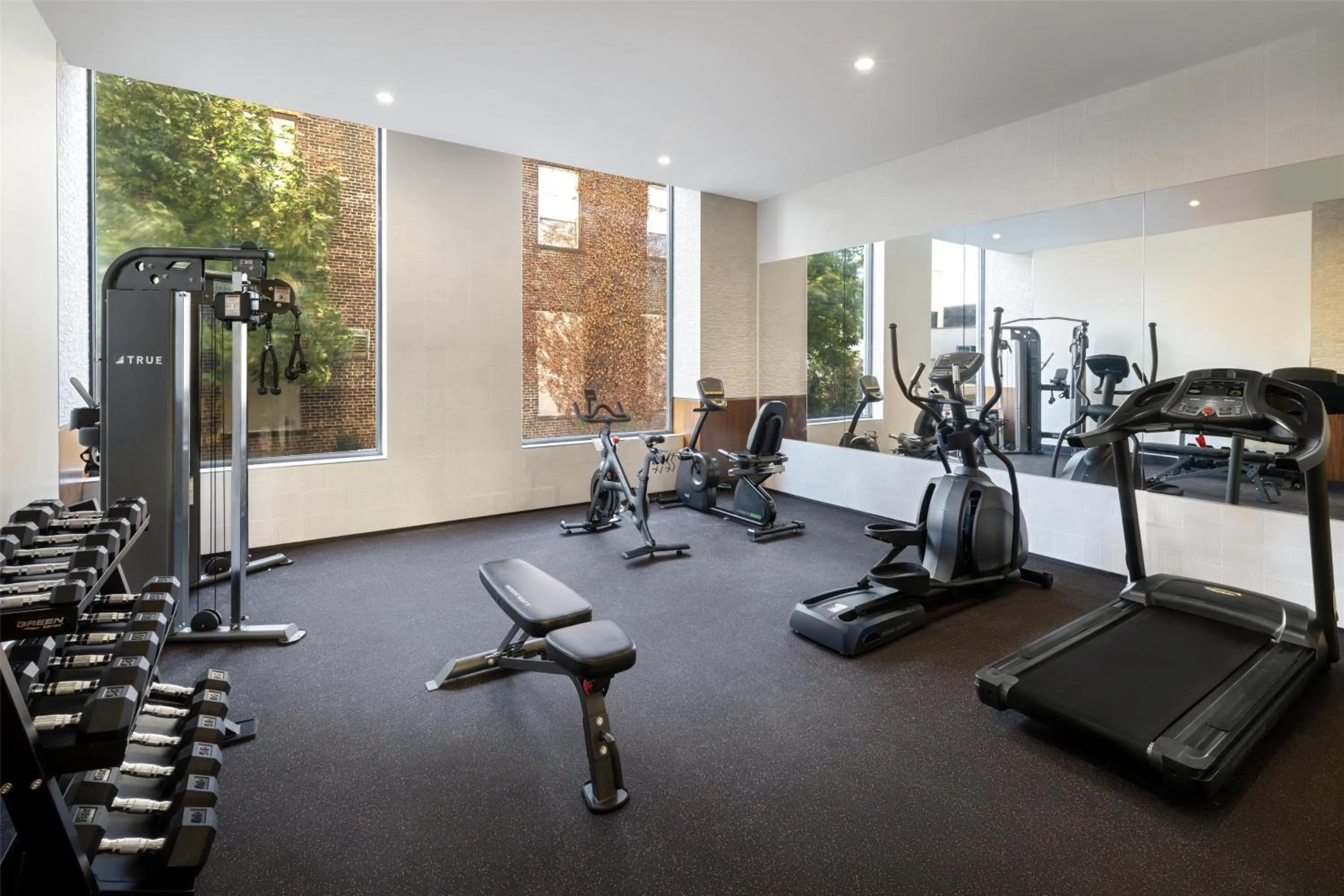 Fitness centre/facilities in DoubleTree by Hilton Long Island City, NY