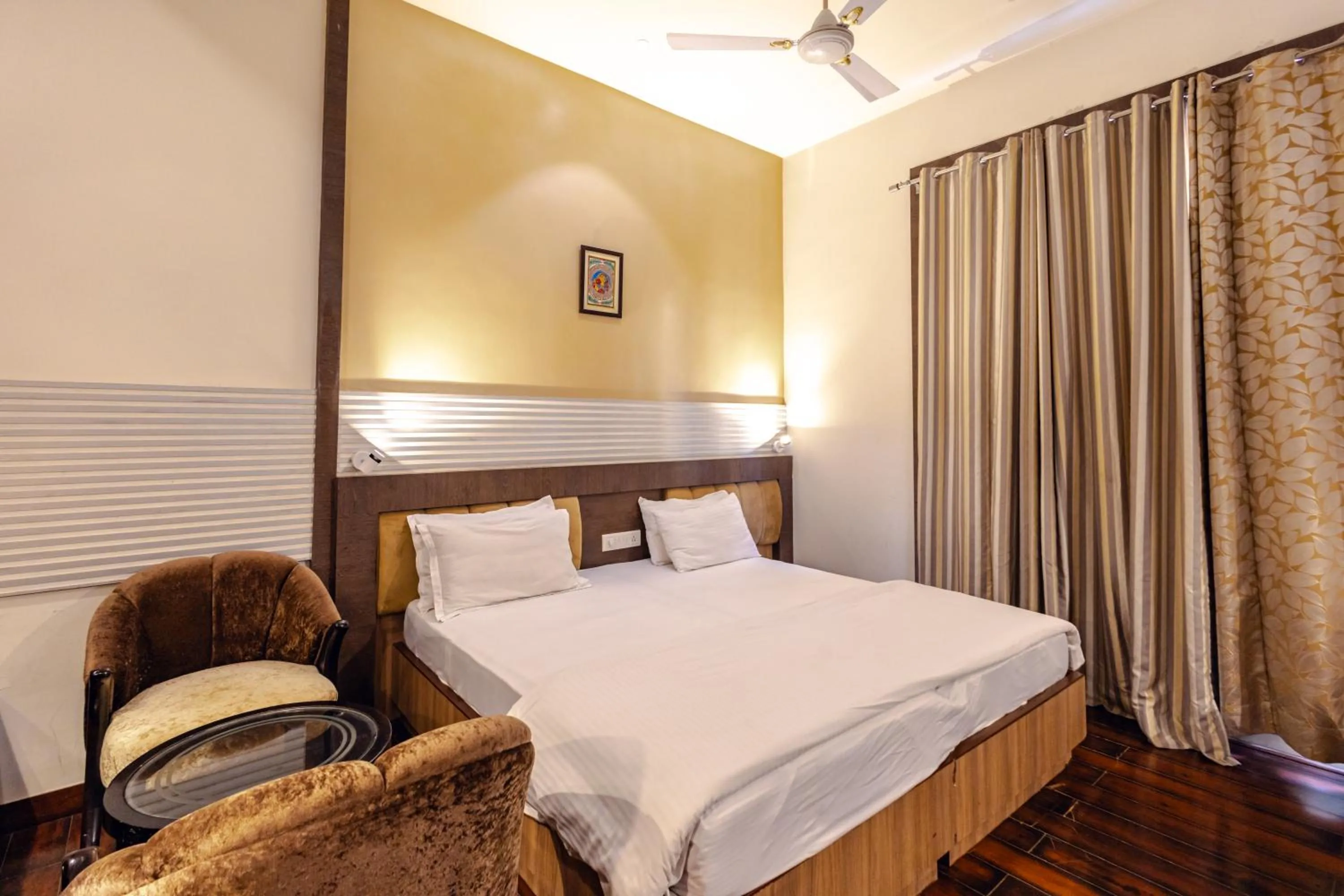 Balcony/Terrace, Bed in Hotel Jataka Inn