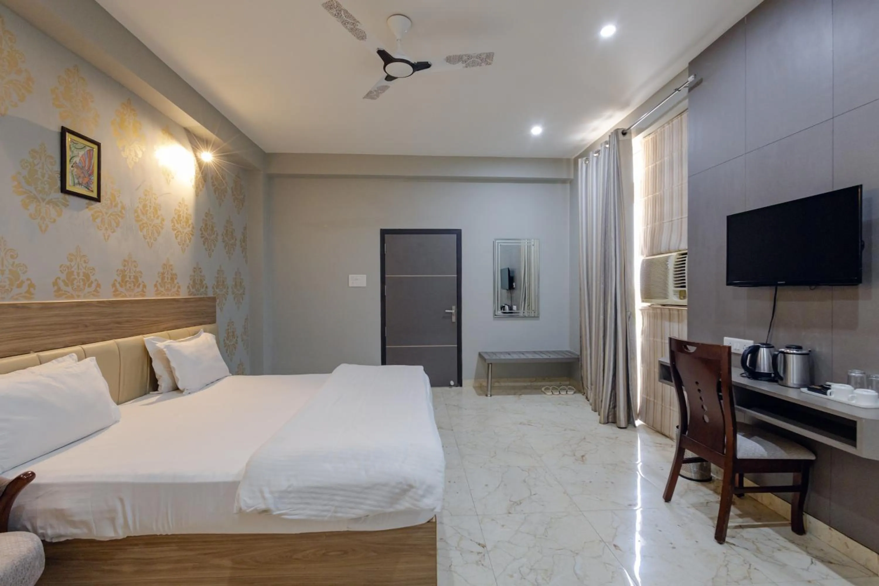View (from property/room), Bed in Hotel Jataka Inn
