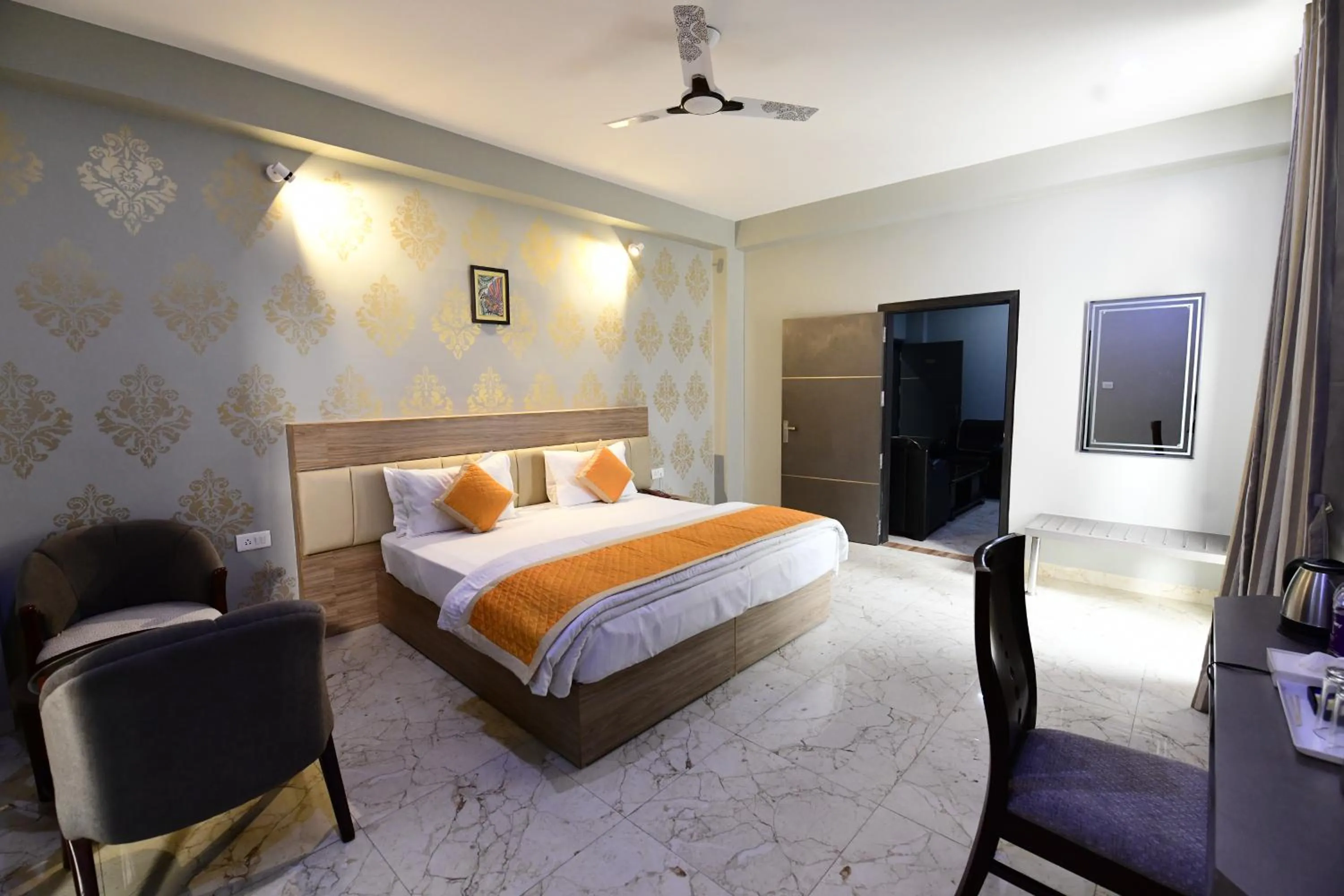 Photo of the whole room, Bed in Hotel Jataka Inn