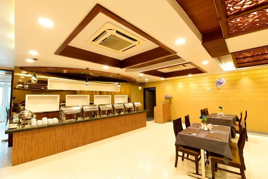 Restaurant/places to eat in Hotel Jataka Inn