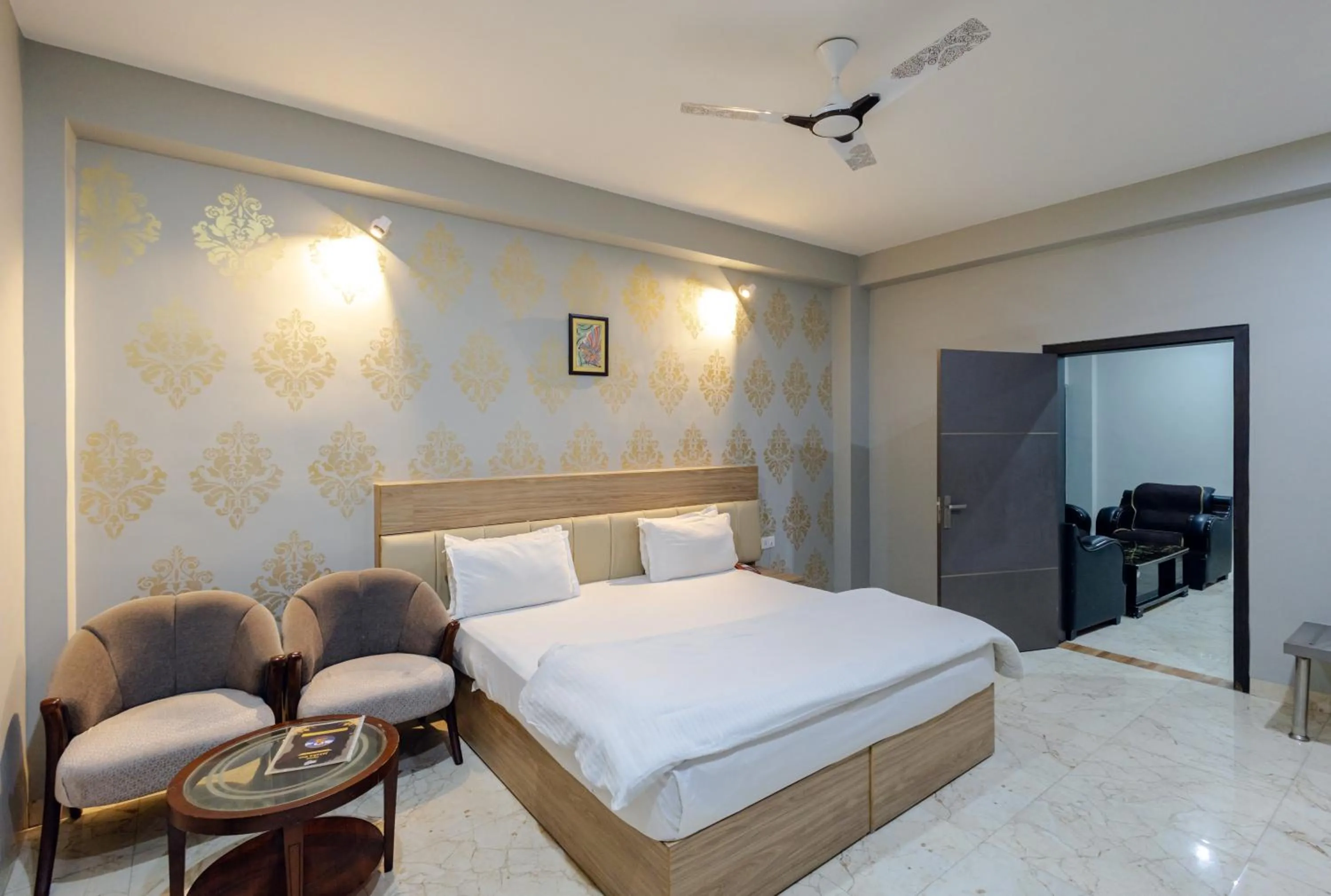 Balcony/Terrace, Bed in Hotel Jataka Inn