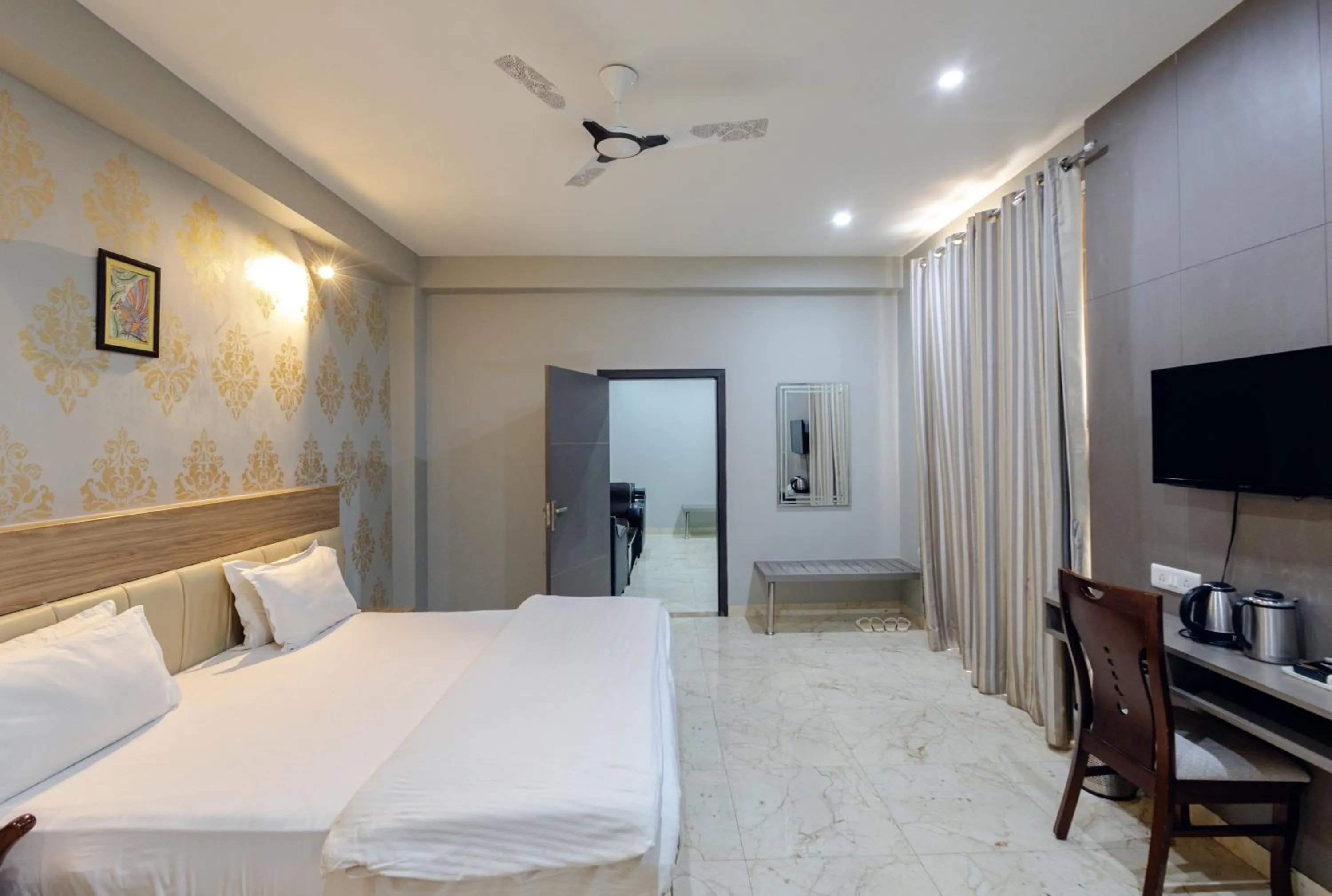 Coffee/tea facilities, Bed in Hotel Jataka Inn