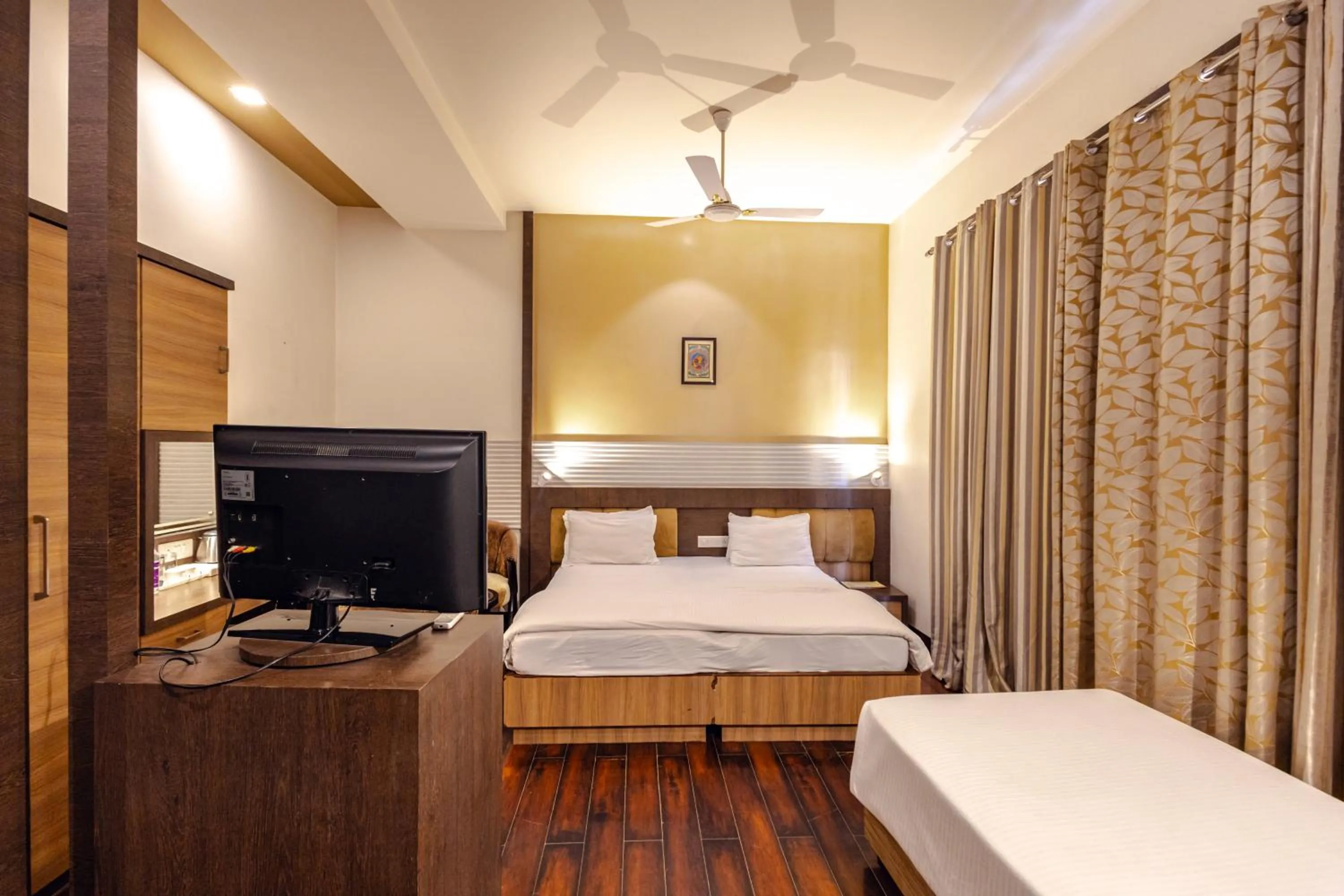 View (from property/room), Bed in Hotel Jataka Inn