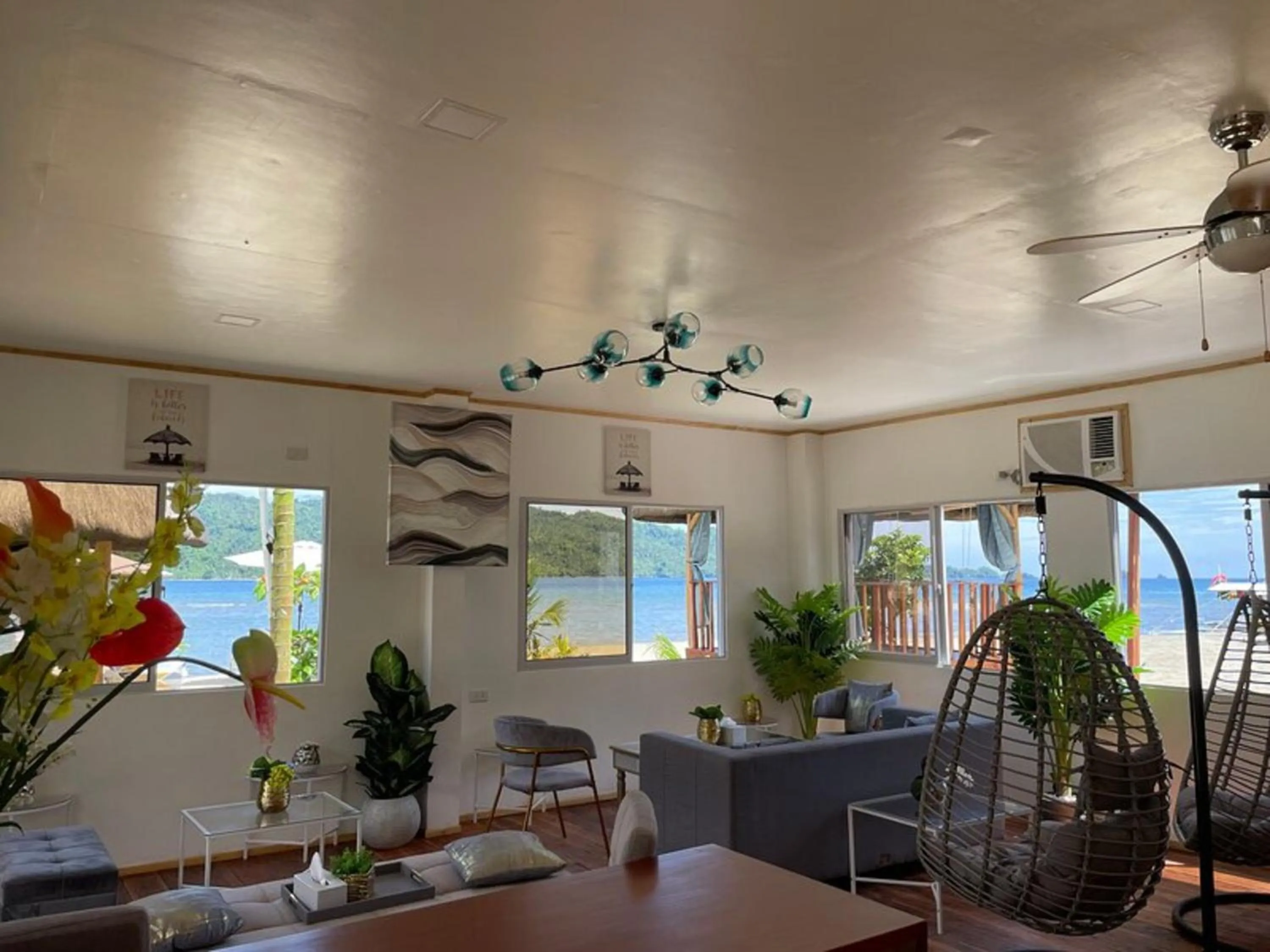 Restaurant/places to eat in Lopez Beach Resort