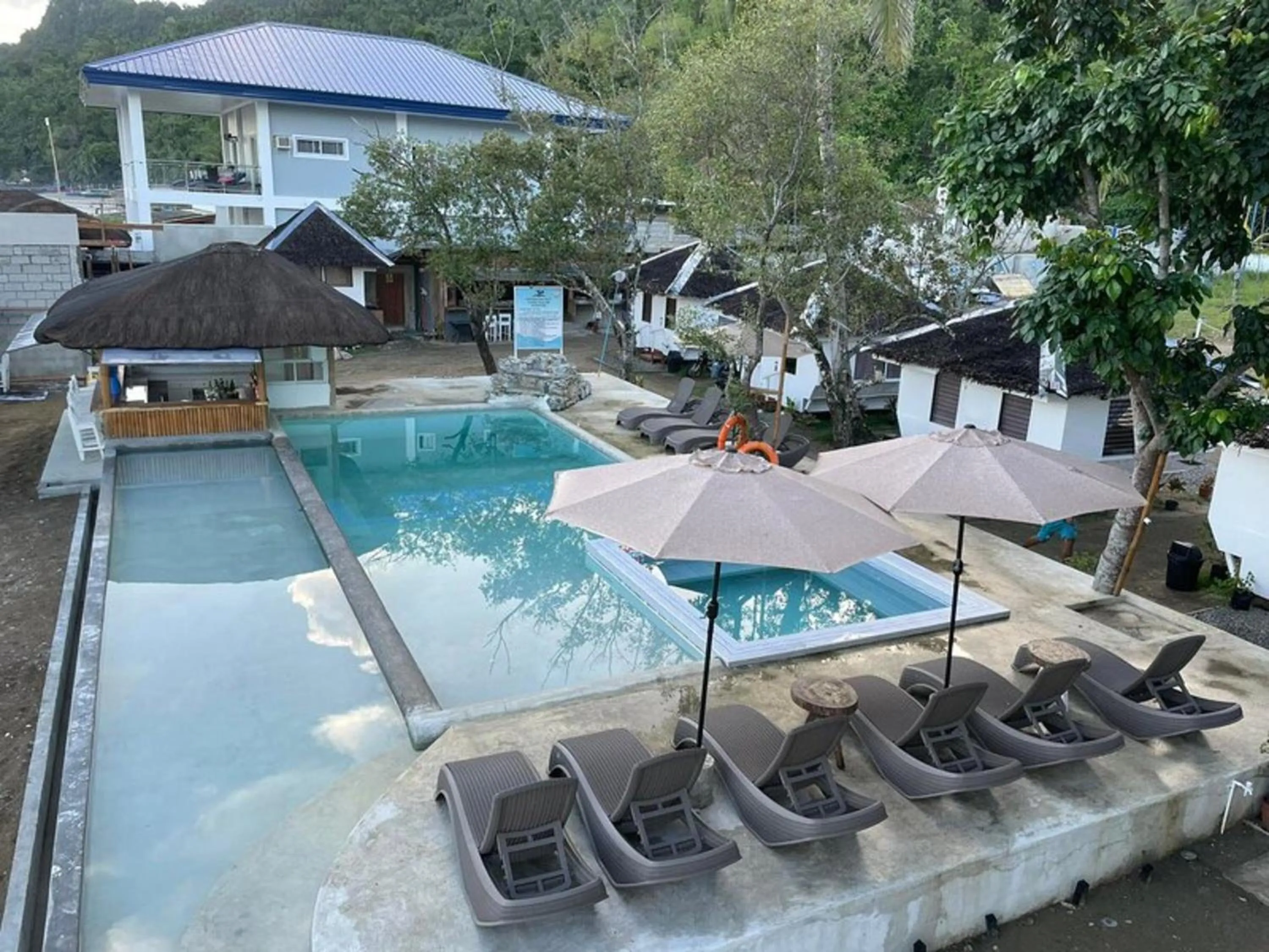 Swimming pool in Lopez Beach Resort