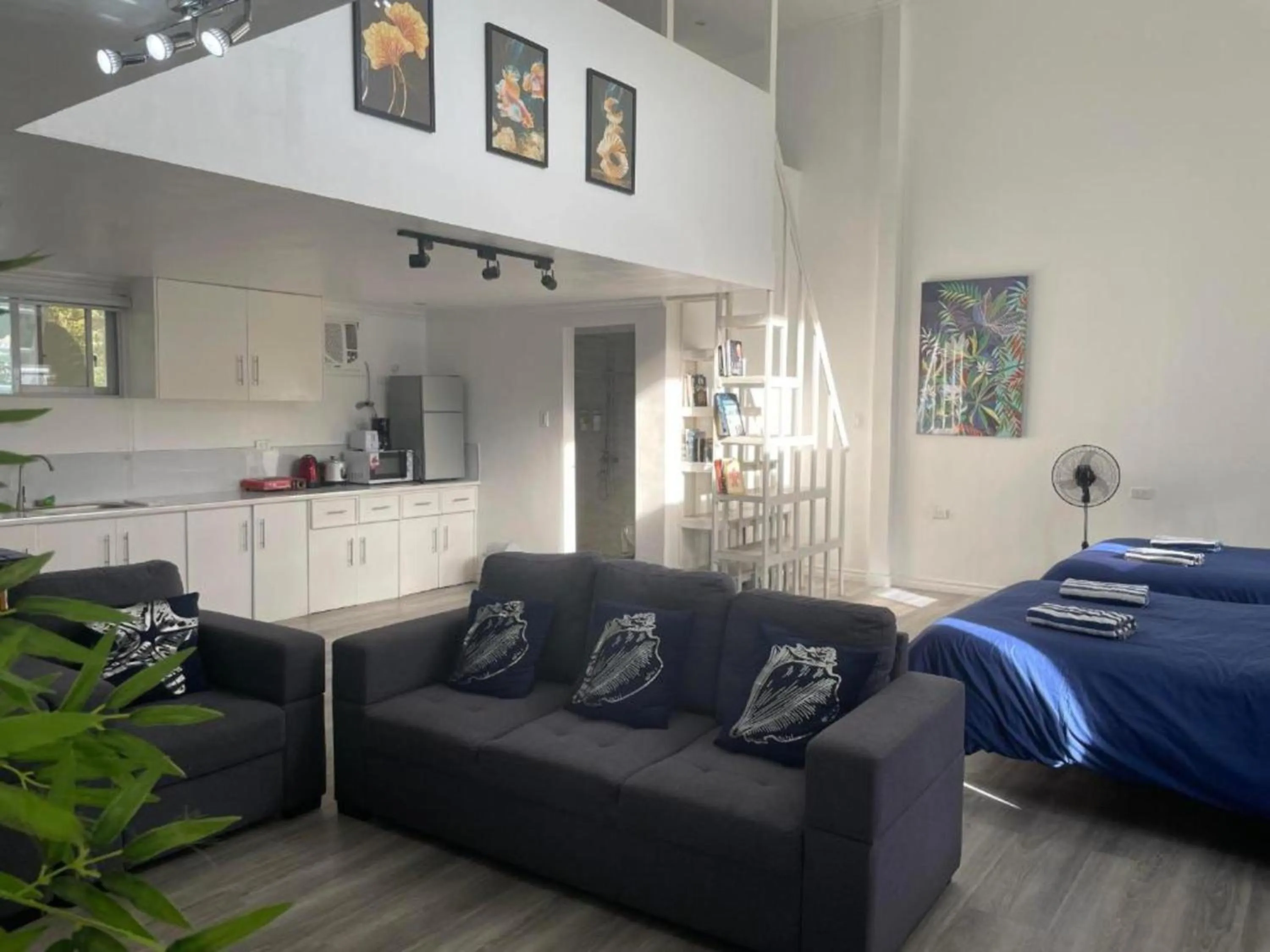 Living room, Bed in Lopez Beach Resort