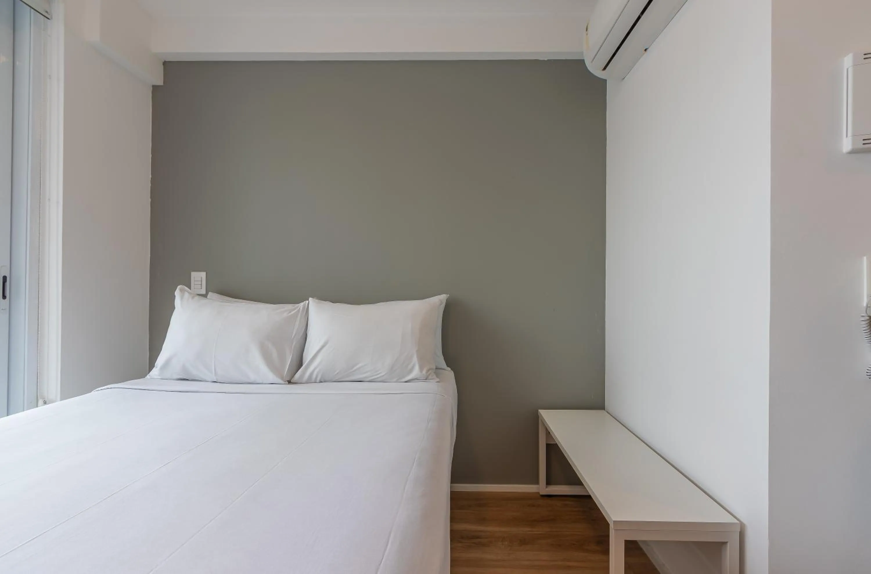 Bed in Setin Downtown Praca da Sé by Viva - Prédio completo com piscina perto de estação de metrô no Centro de São Paulo