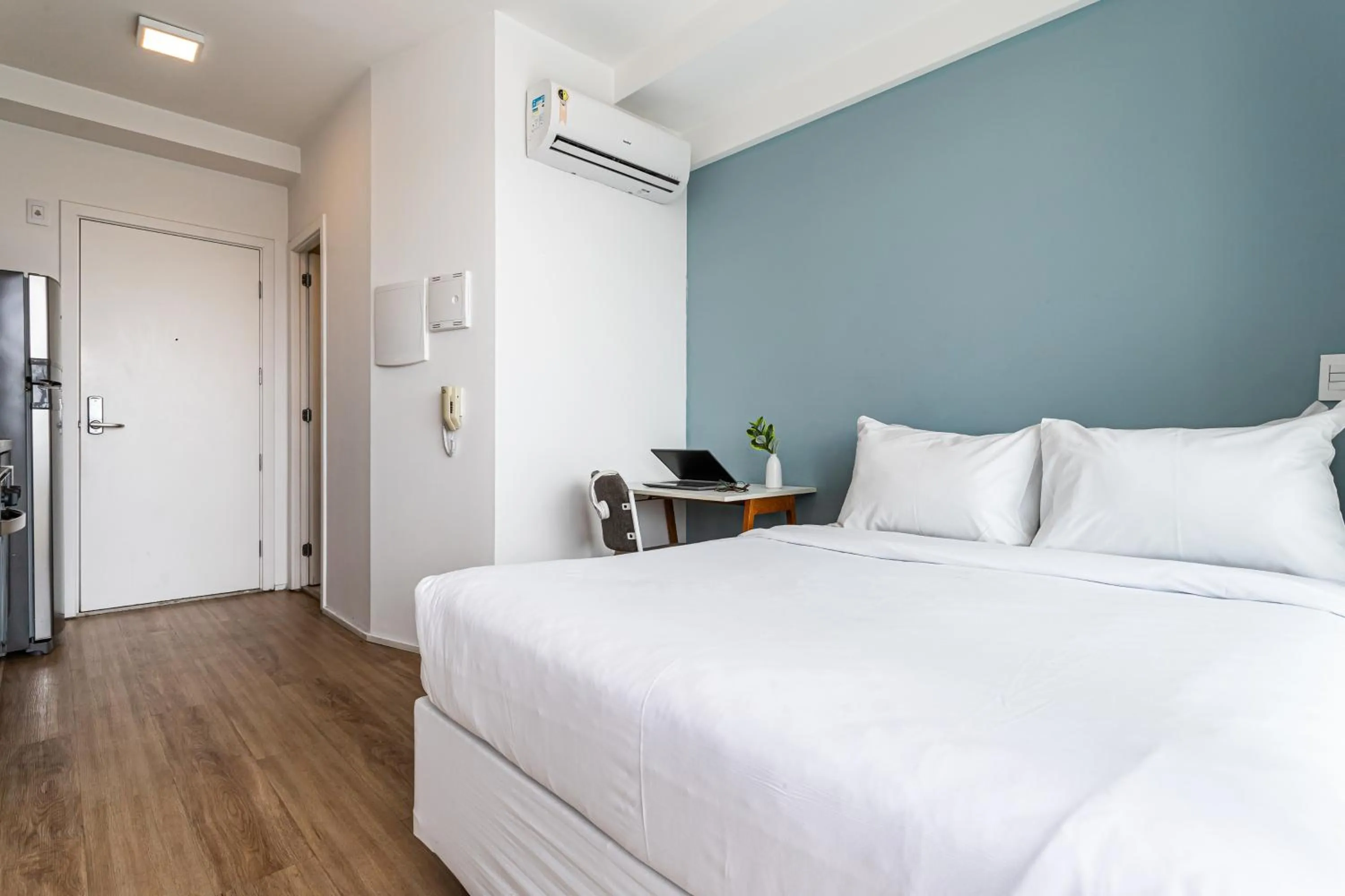 Bed in Setin Downtown Praca da Sé by Viva - Prédio completo com piscina perto de estação de metrô no Centro de São Paulo