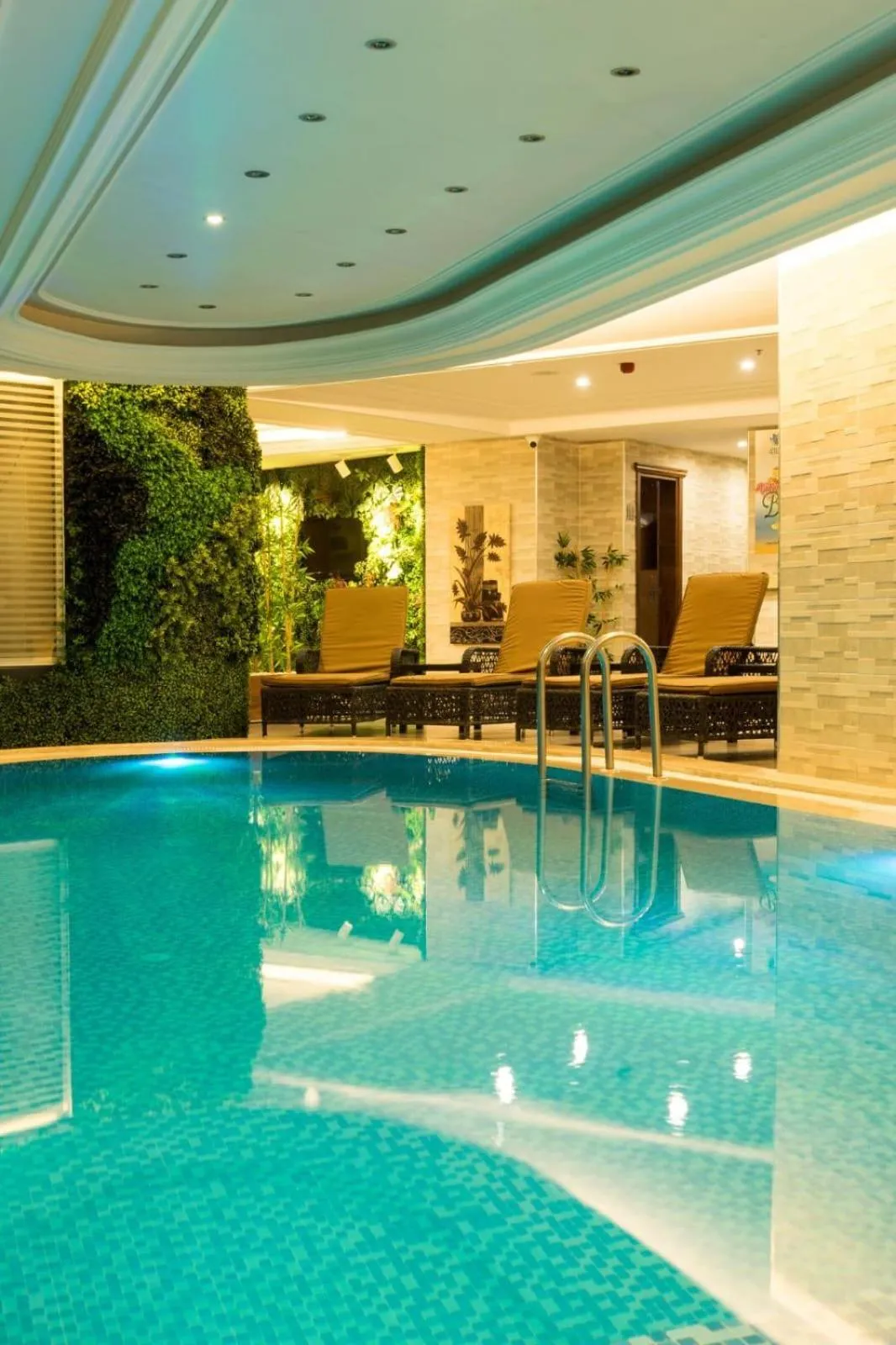 Swimming pool in Felicity Hotel İstanbul