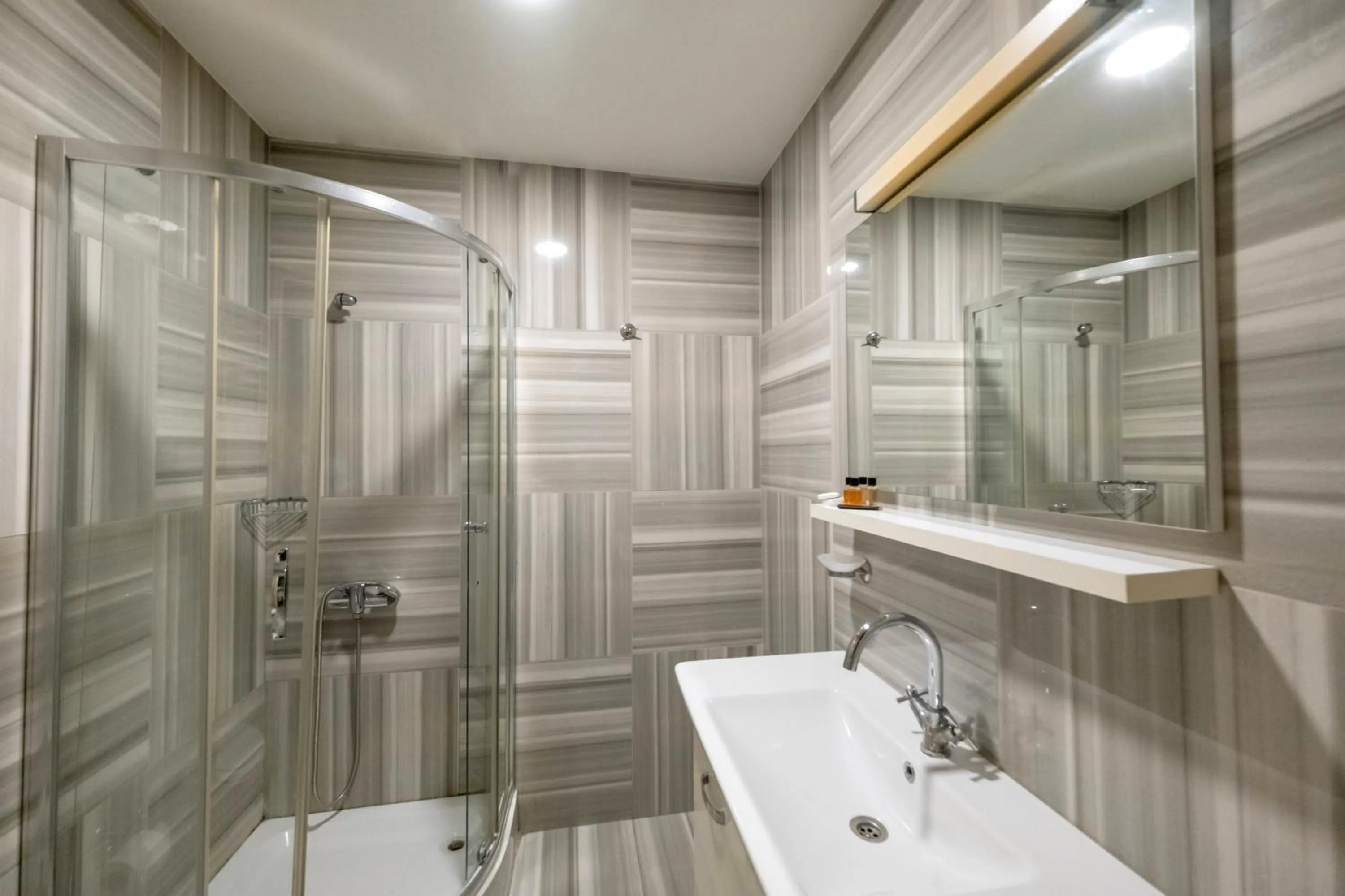 Toilet in Felicity Hotel İstanbul