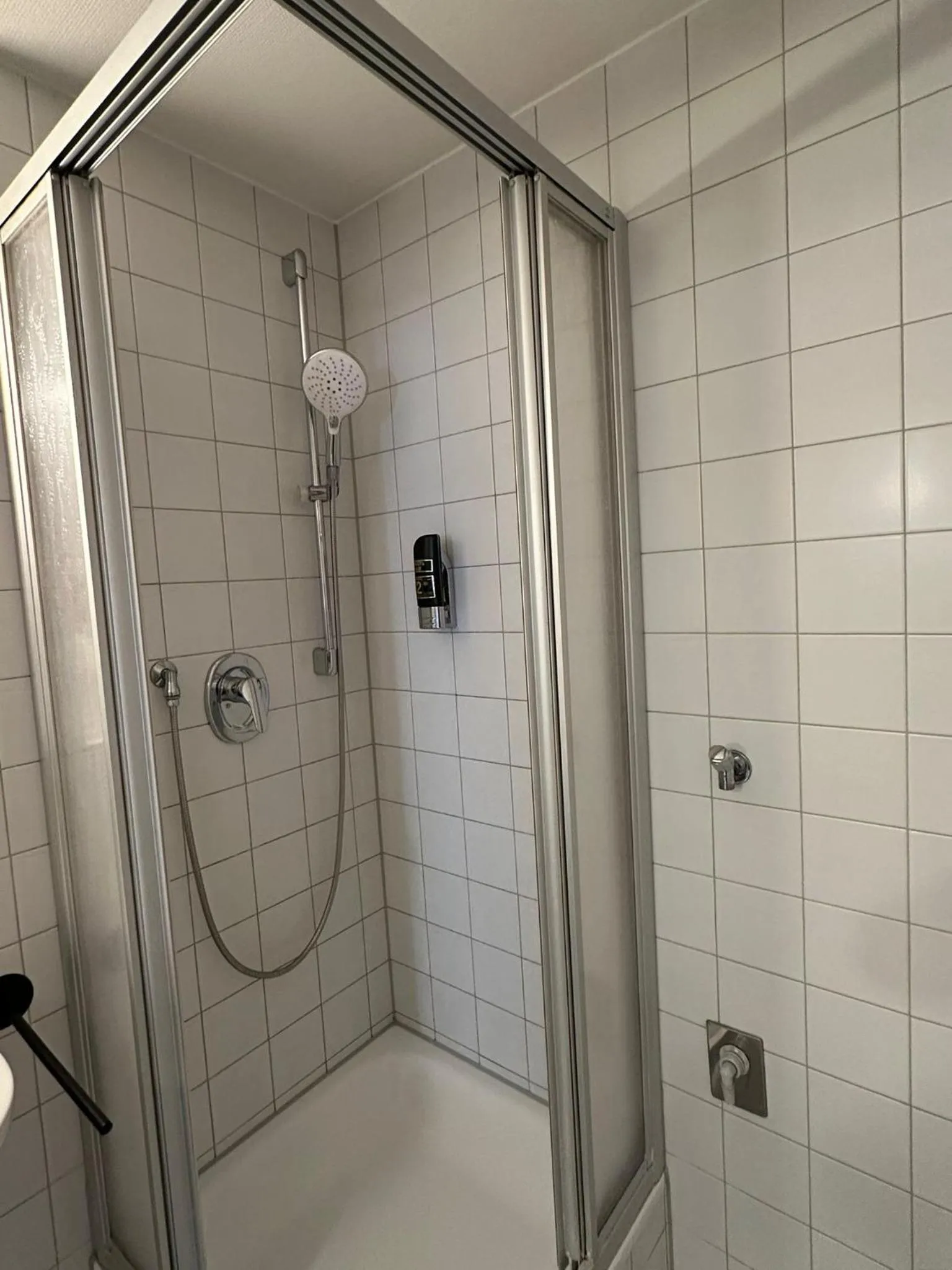 Shower in Elha Hotel