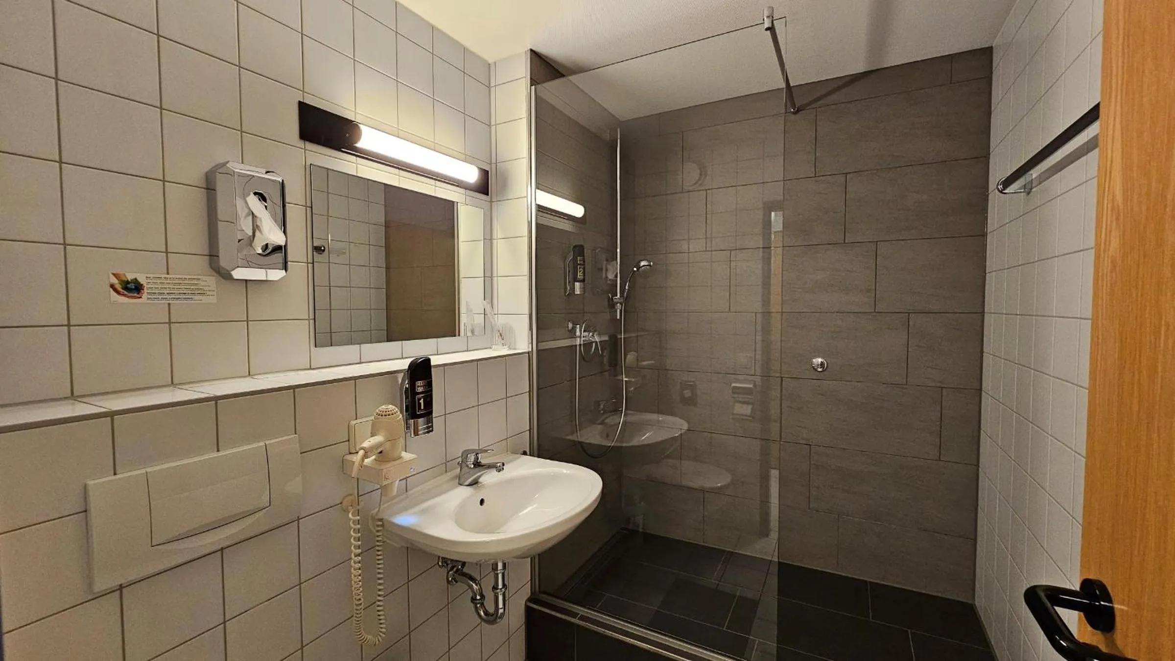 Shower in Elha Hotel