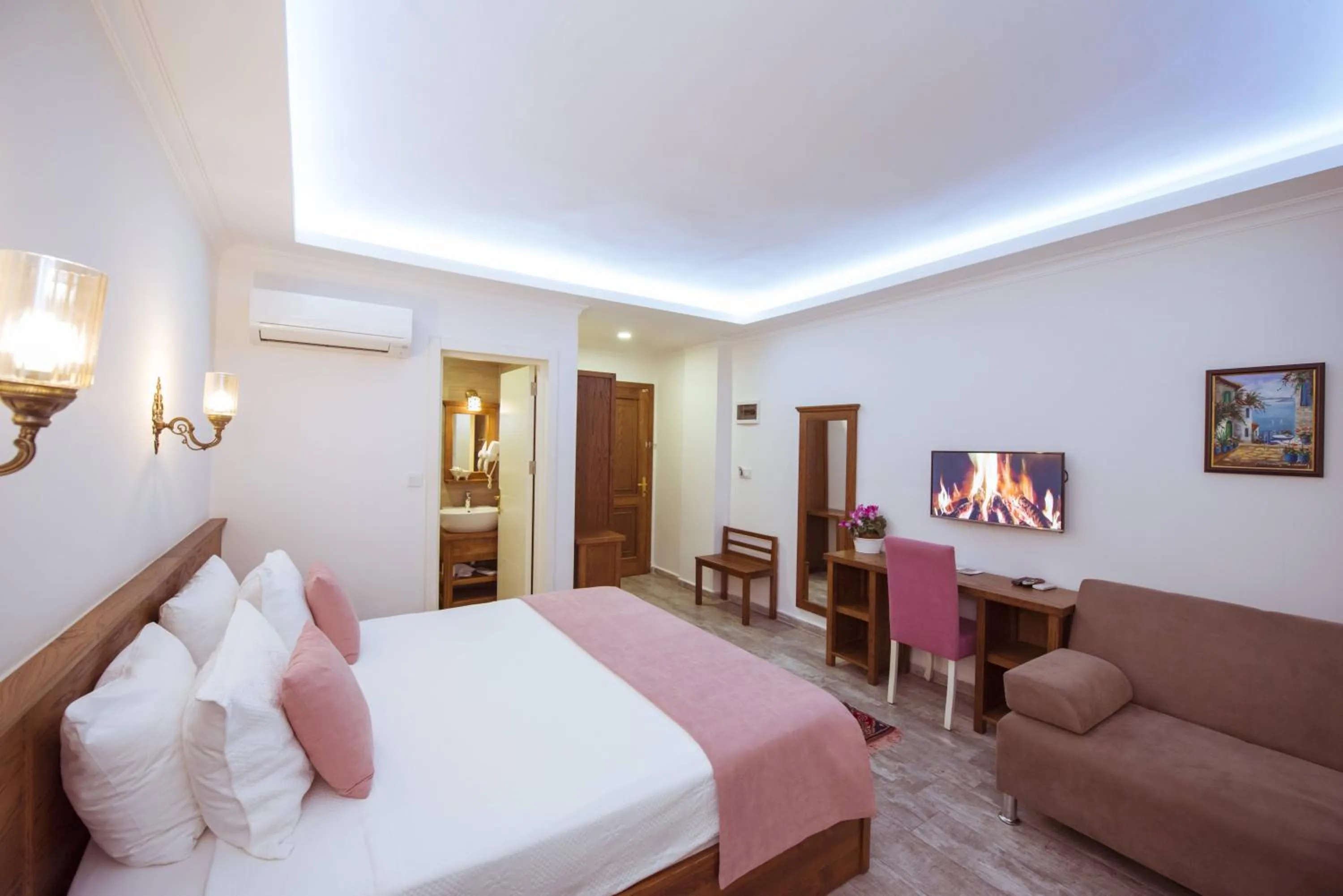 Photo of the whole room, Bed in Infinity City Hotel