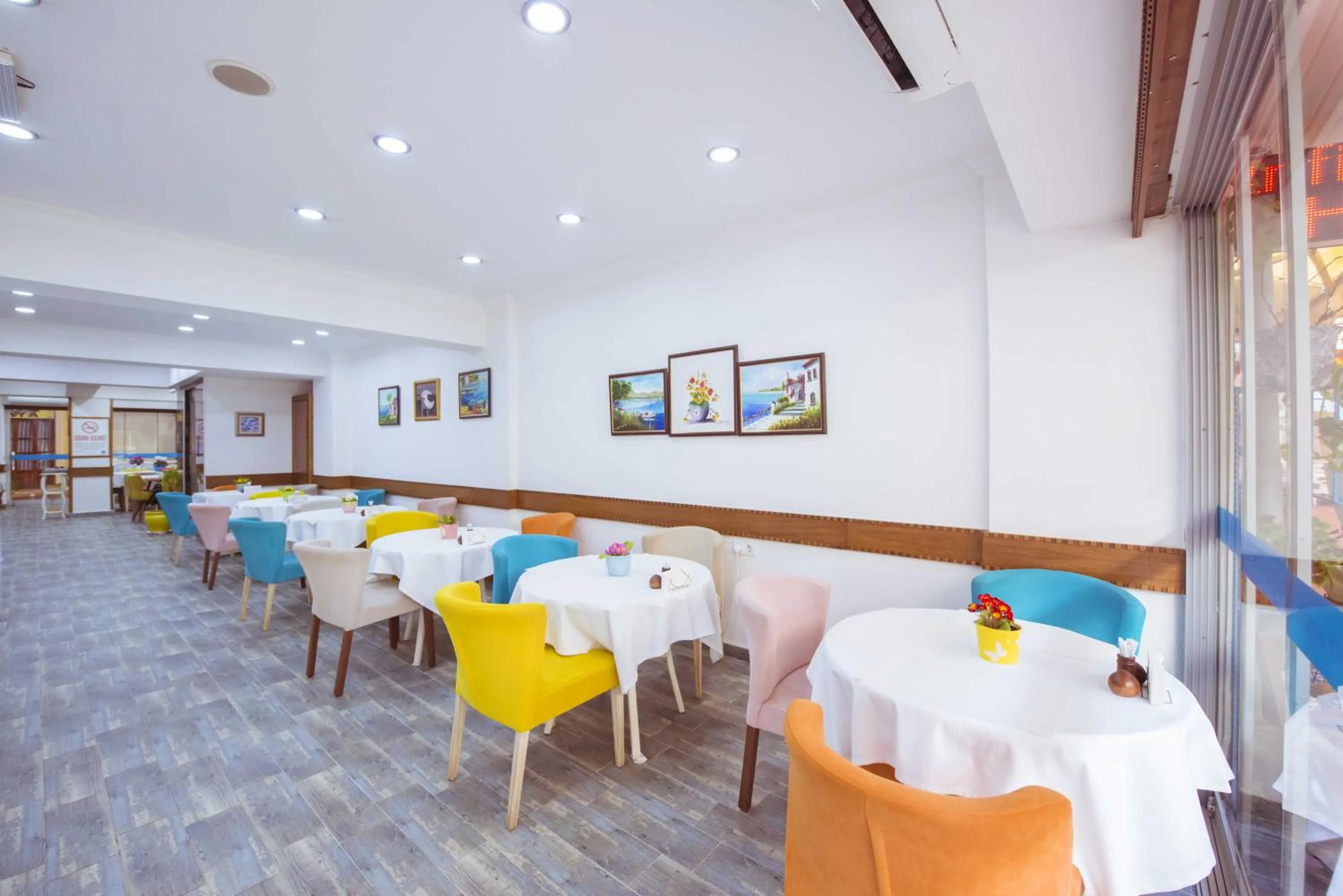 Restaurant/places to eat in Infinity City Hotel