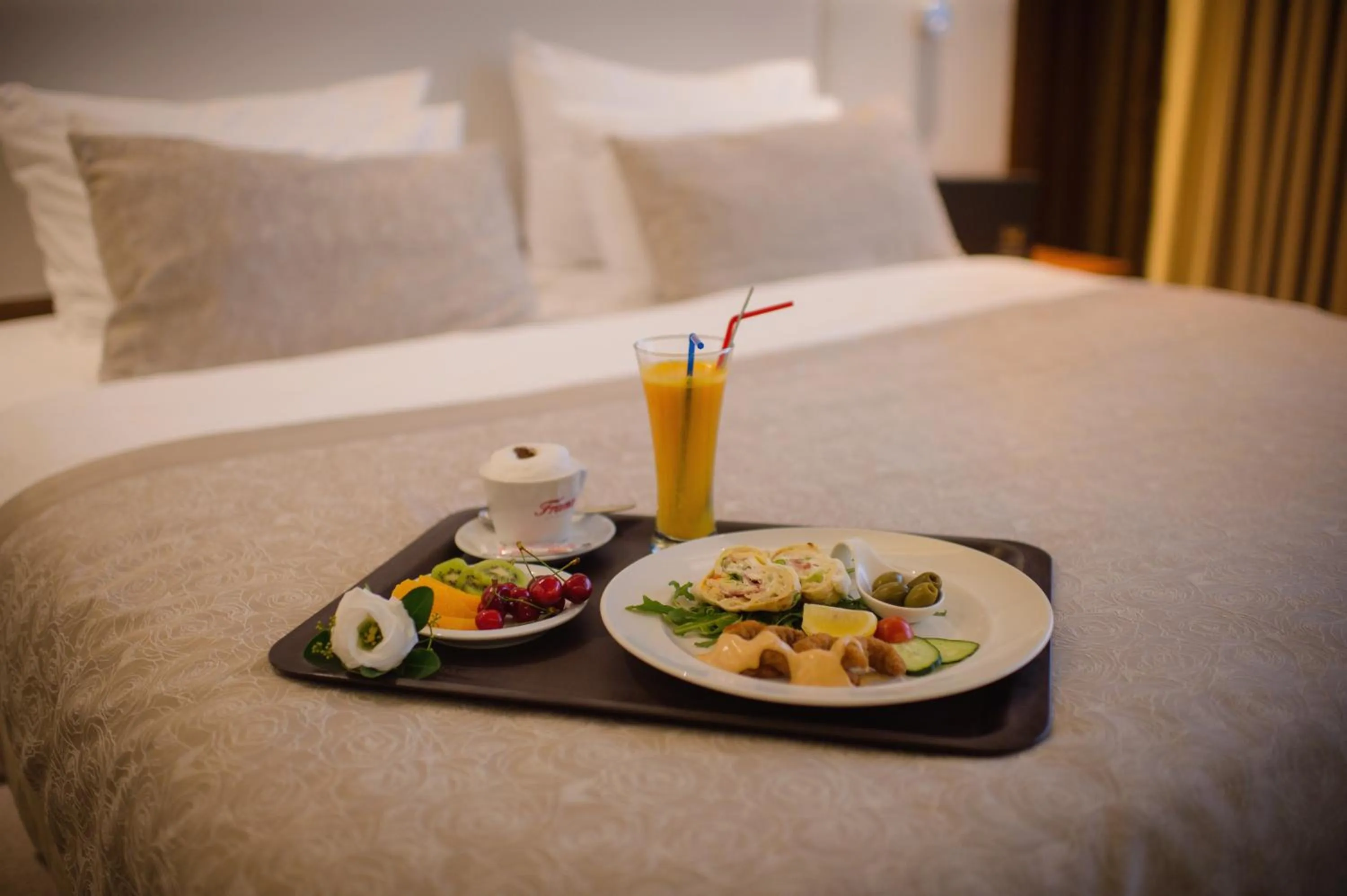 Food close-up, Bed in Hotel Mepas