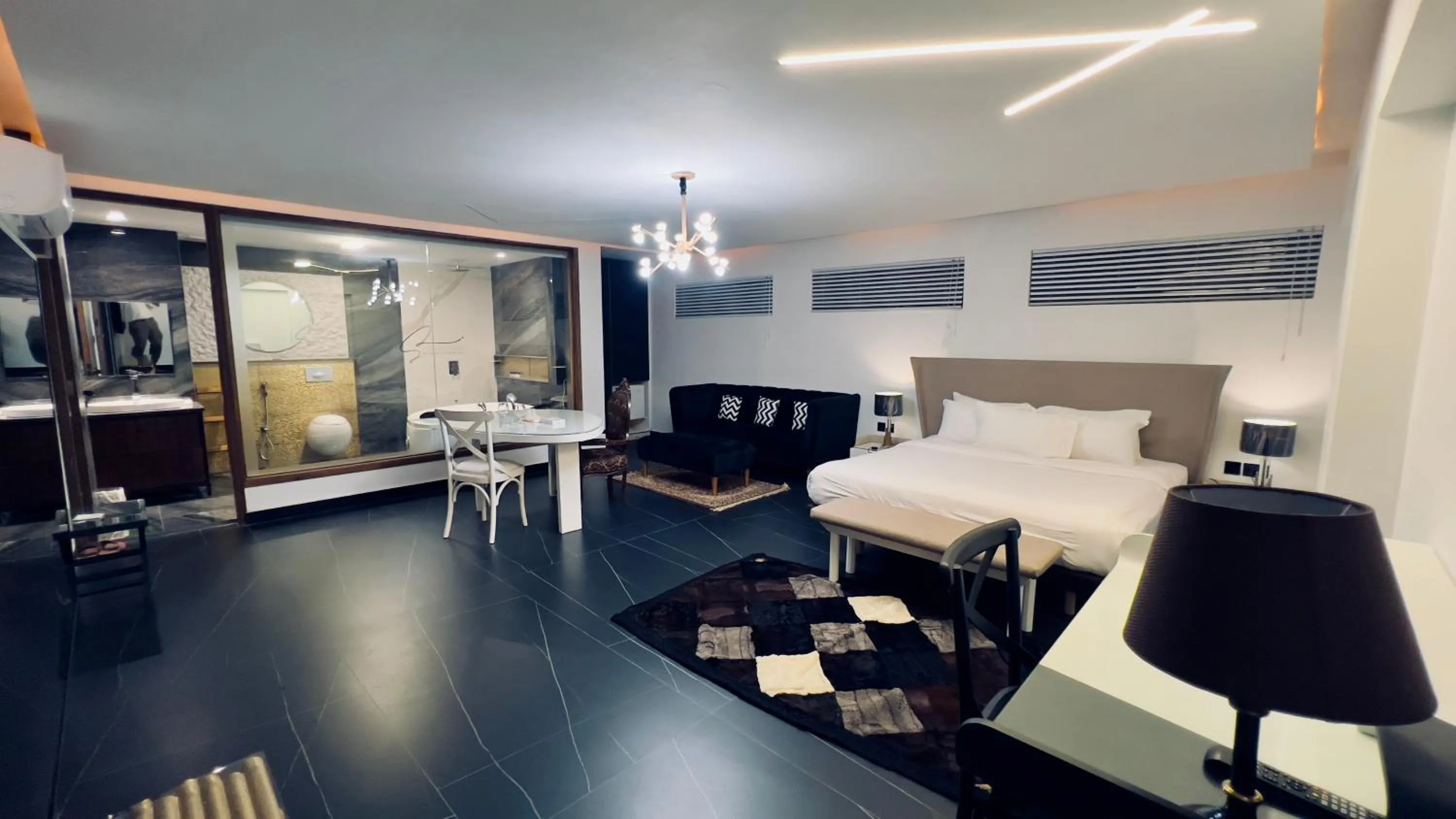 Bed in Signature By Hotel Crown Inn