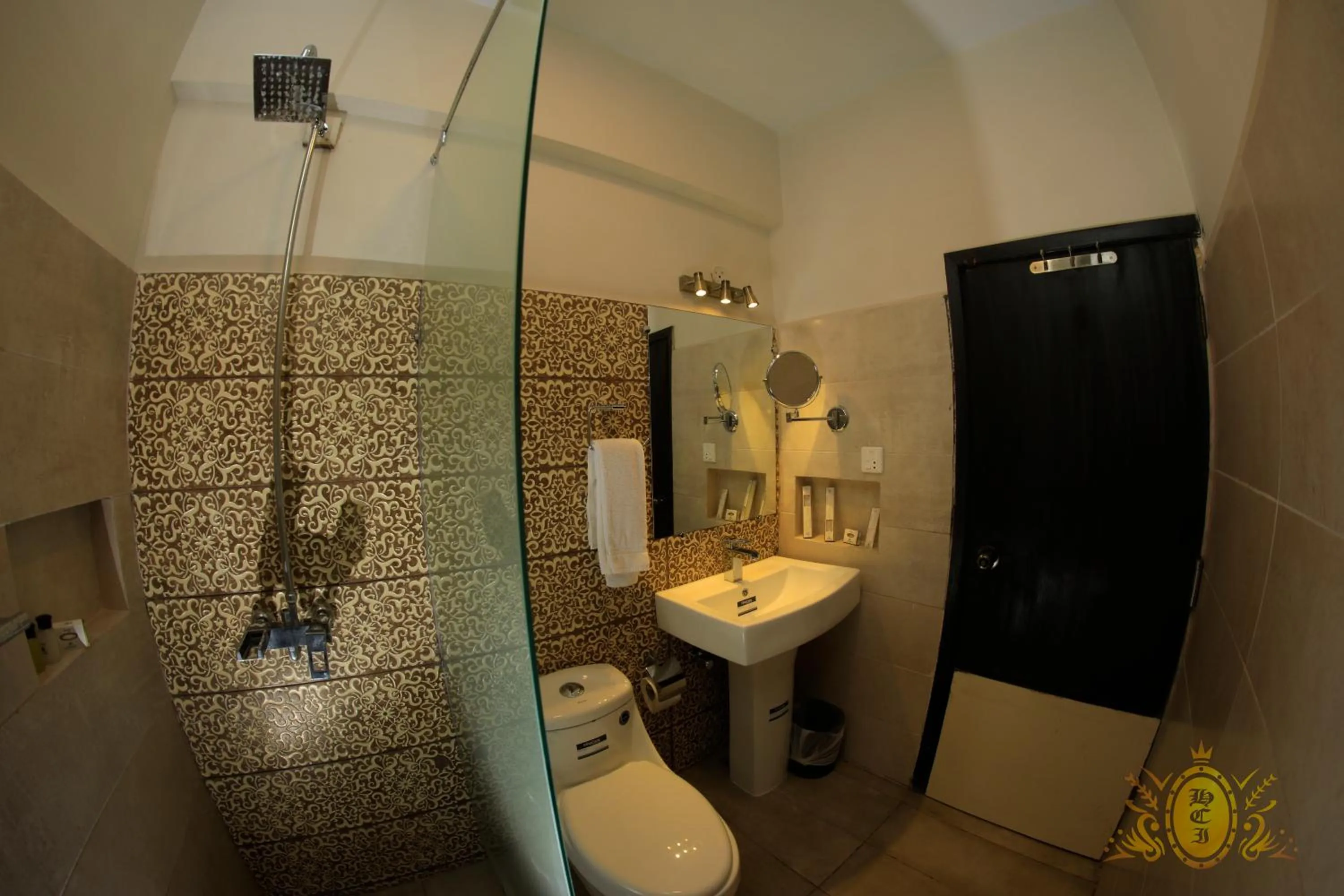 Shower in Signature By Hotel Crown Inn