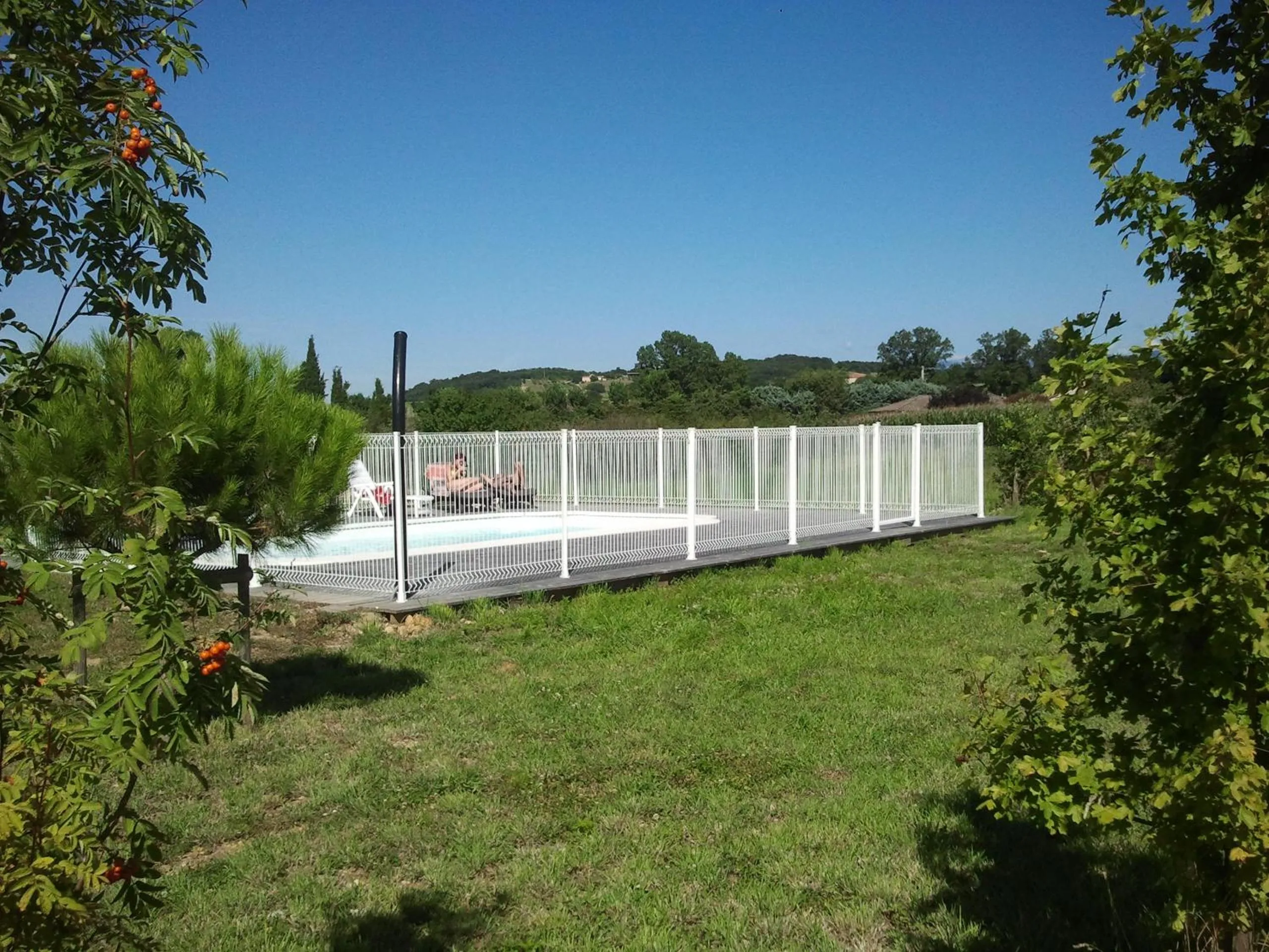 Garden in Les Roulottes-Gîtes de la Ferme de l'Autruche Dromoise