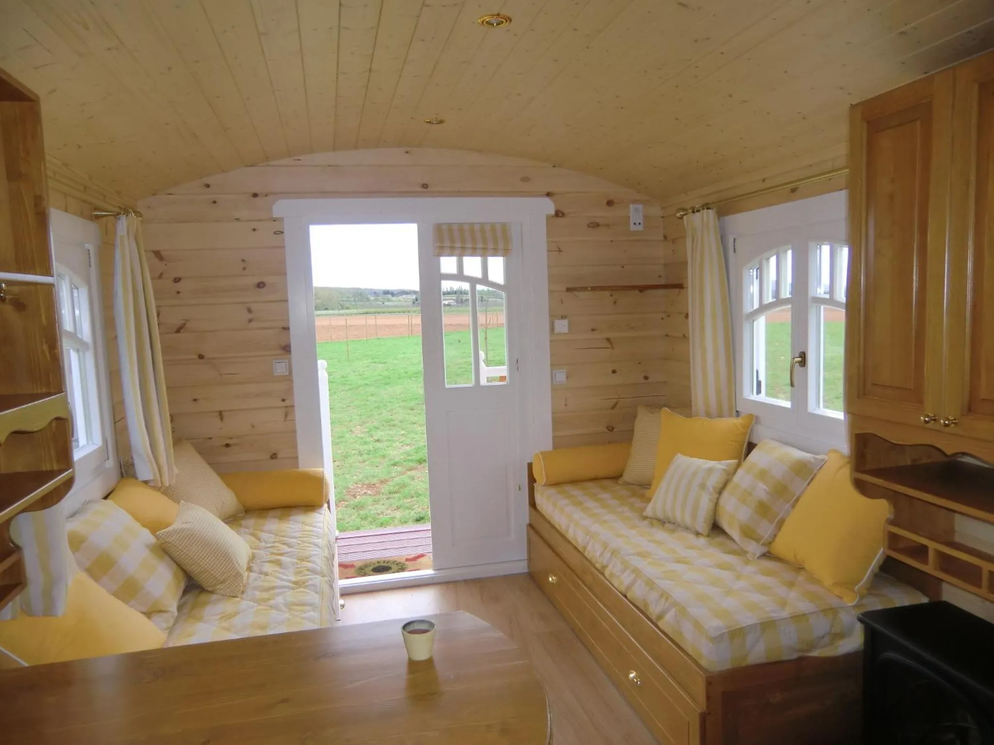 Living room in Les Roulottes-Gîtes de la Ferme de l'Autruche Dromoise