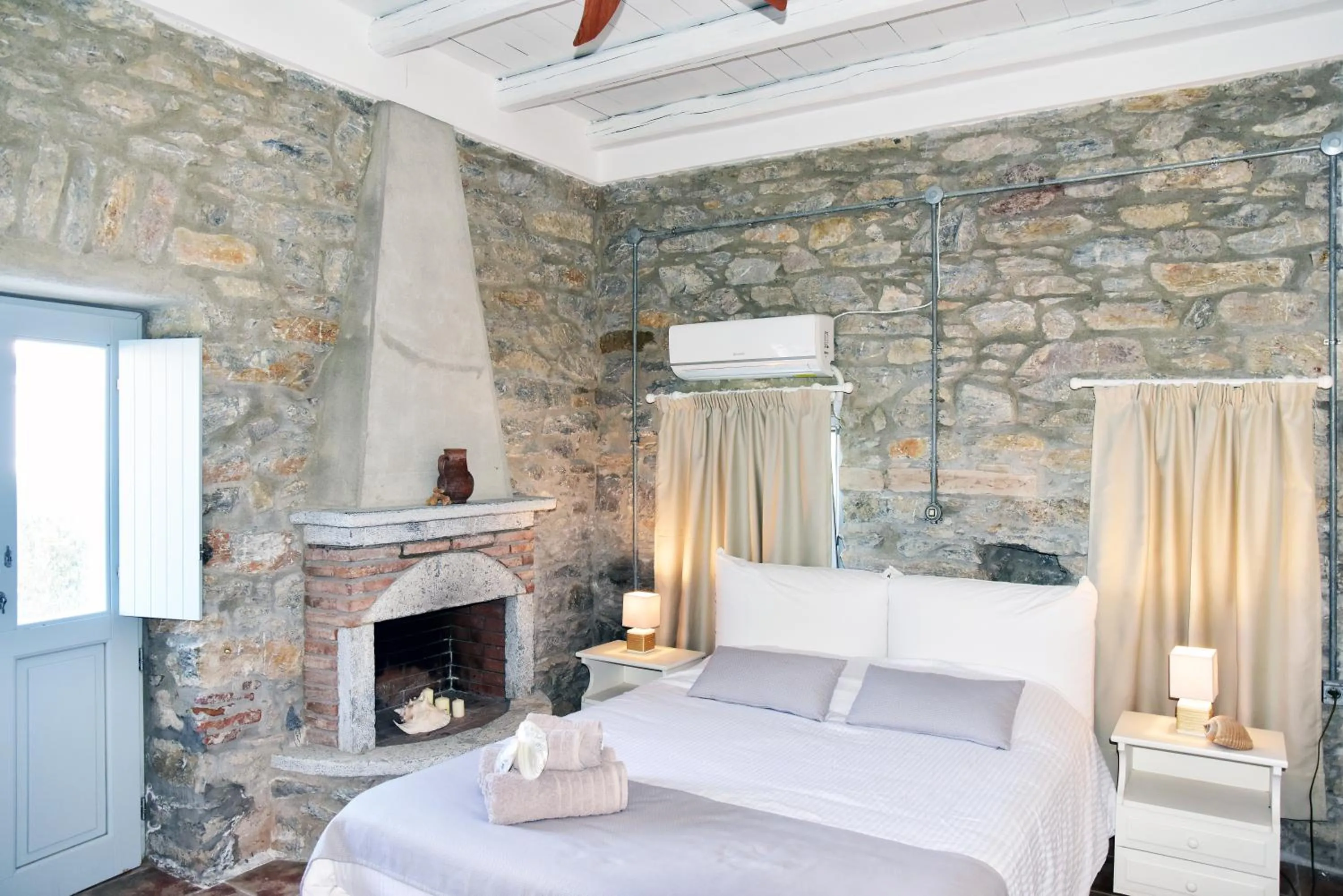 Double Room in Thomas Villas on the beach Katapola